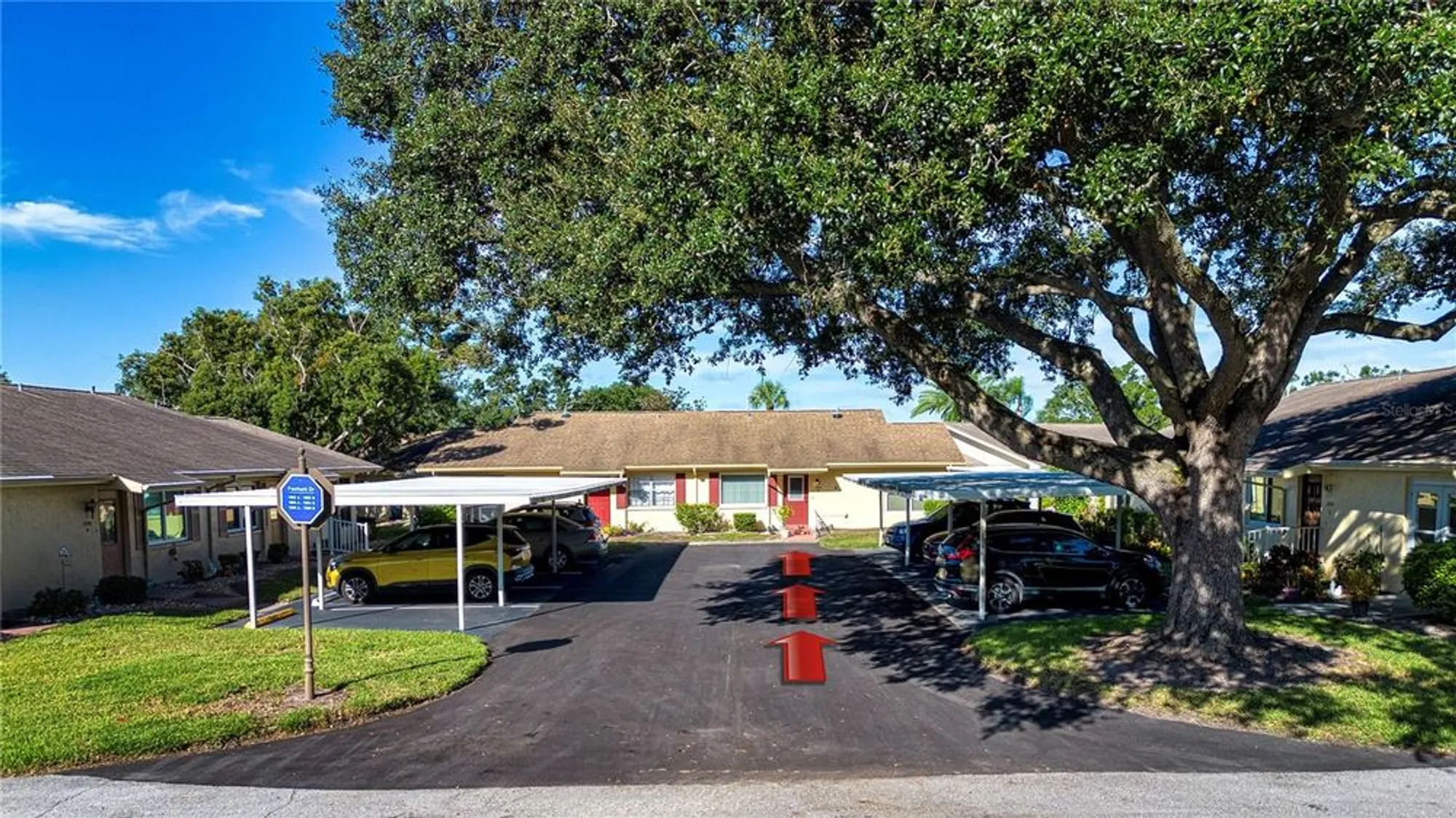 Property Slideshow image 8 of 49 | 1804 foxhunt dr b, Sun City Center, FL, 33573