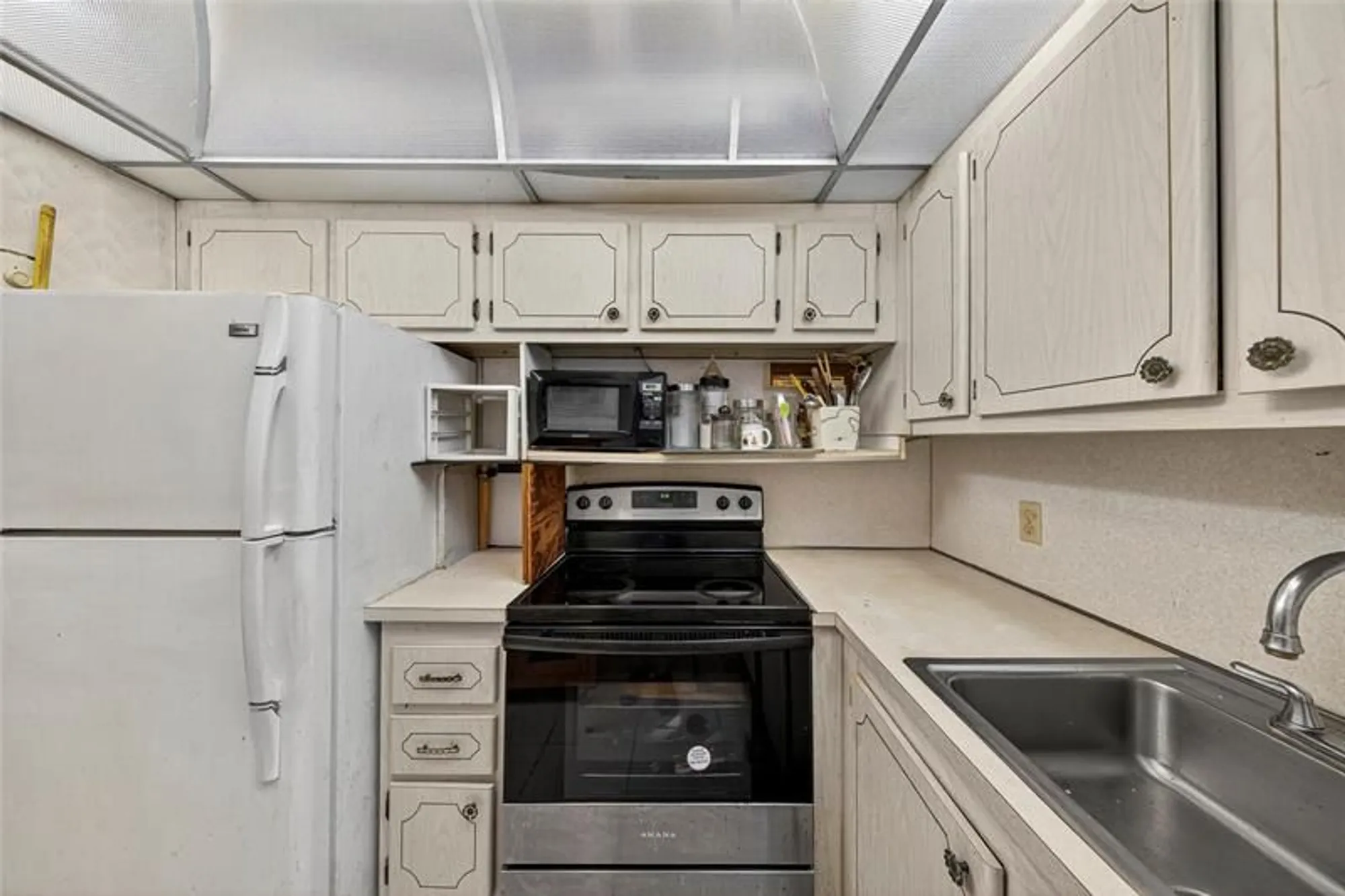 Property Slideshow image 13 of 28 | 102 newport f # 102, Deerfield Beach, FL, 33442