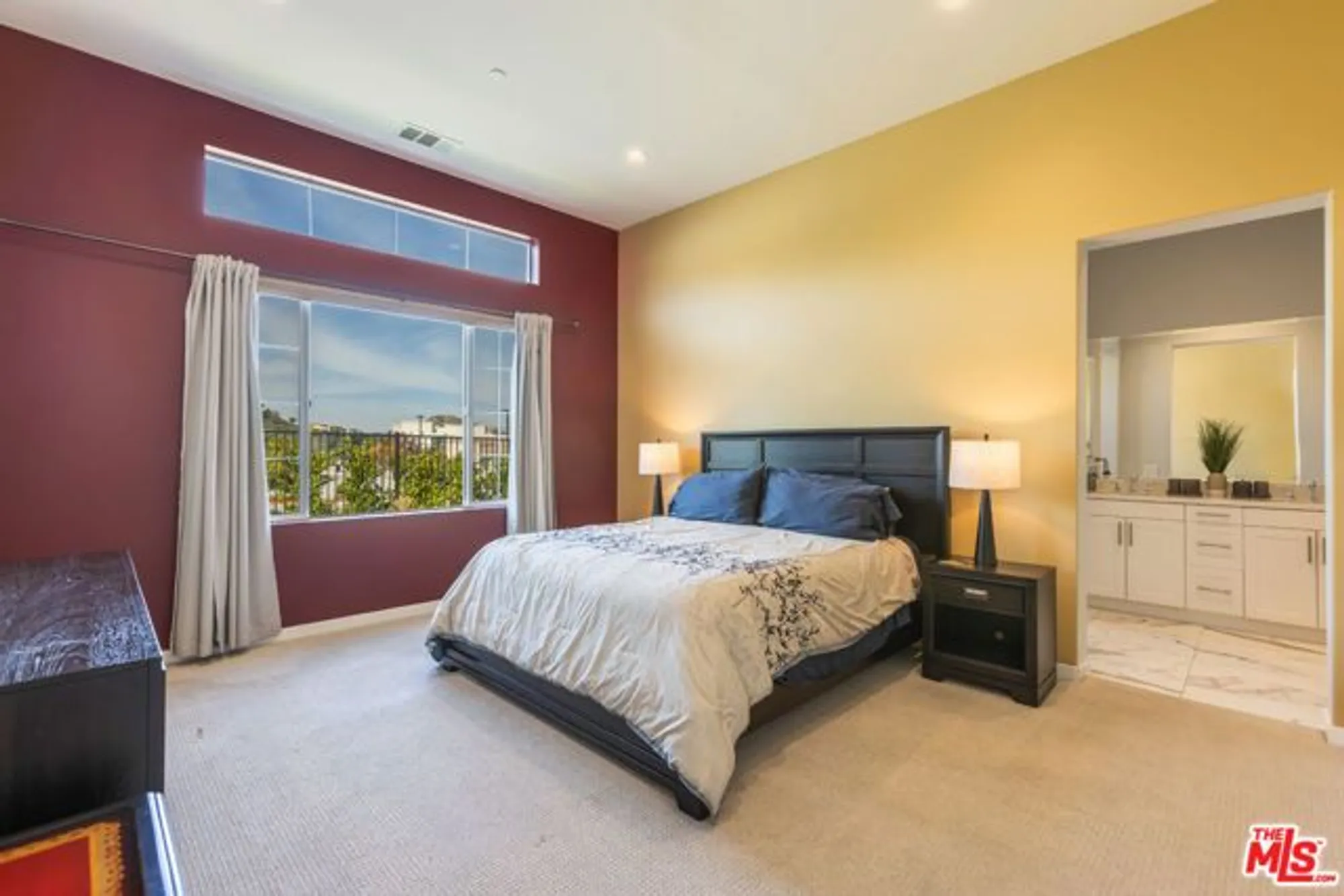 Property Slideshow image 18 of 33 | 25105 citron ln, Canyon Country, CA, 91387