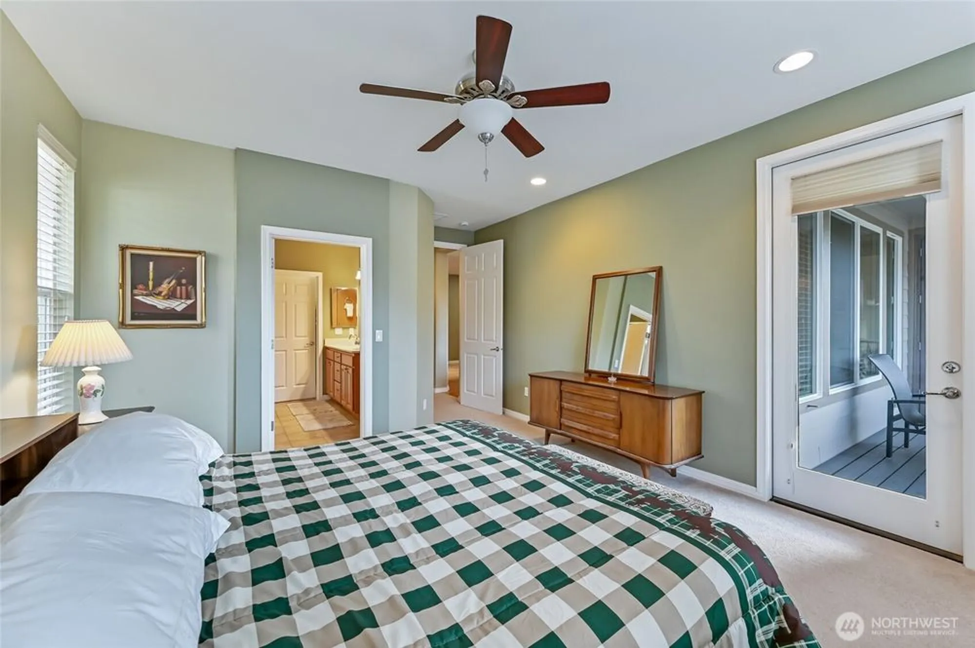 Property Slideshow image 21 of 32 | 13841 231st ln, Redmond, WA, 98053