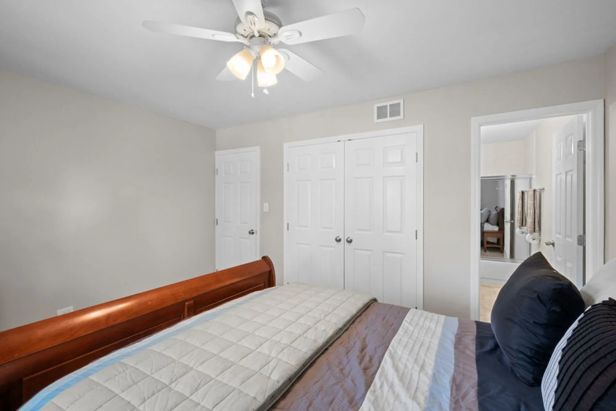 Property Slideshow image 17 of 31 | 429 valley view rd, Lake Barrington, IL, 60010