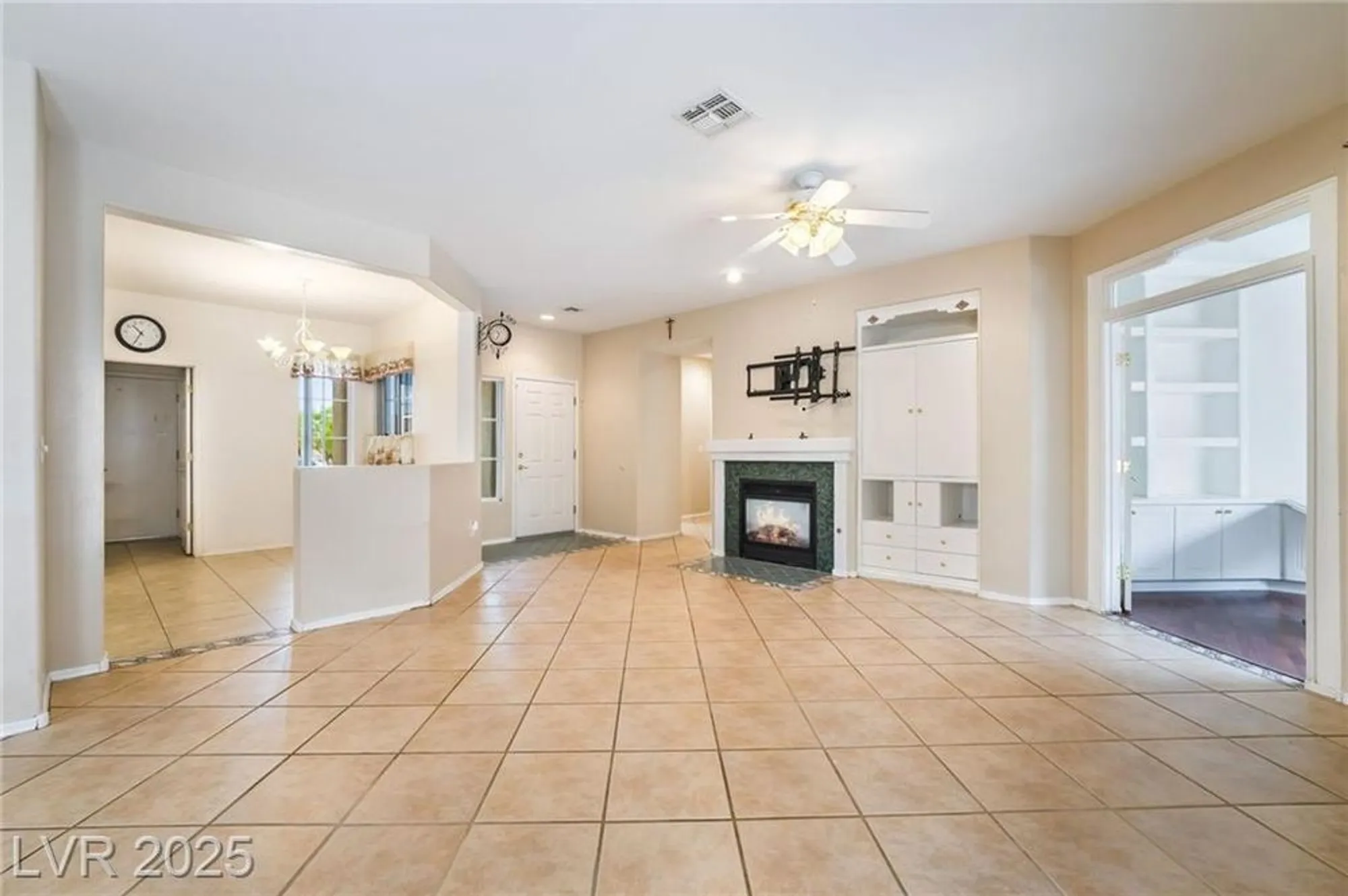 Property Slideshow image 13 of 58 | 2539 evansville ave, Henderson, NV, 89052