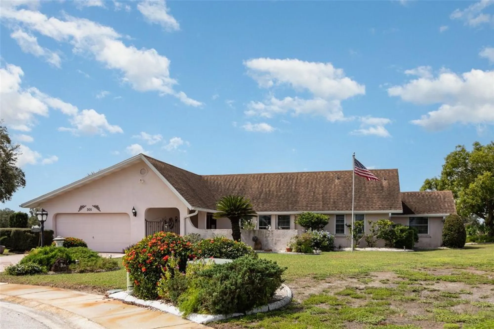 Property Slideshow image 3 of 48 | 305 cranston pl, Sun City Center, FL, 33573