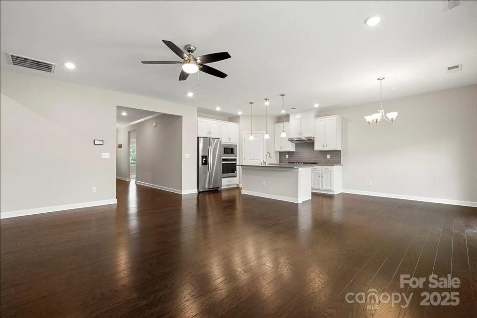 Property Slideshow image 9 of 31 | 9211 grisons ct, Charlotte, NC, 28278