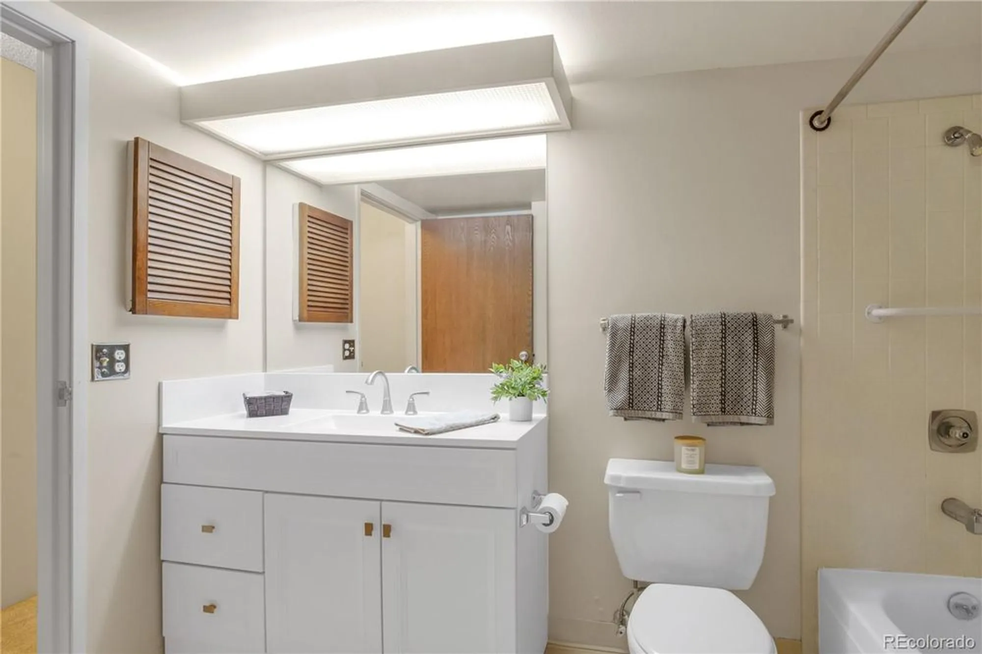 Property Slideshow image 21 of 45 | 13691 e marina dr 208, Aurora, CO, 80014