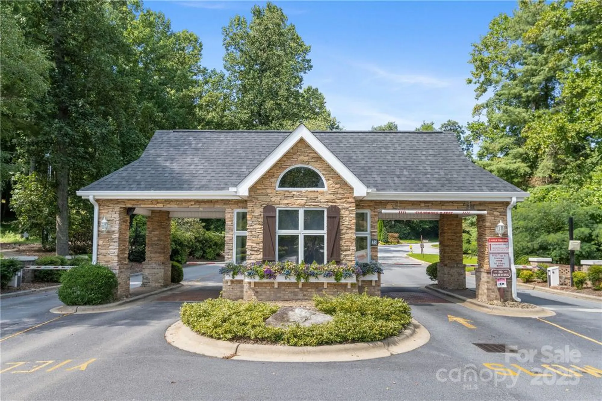 Property Slideshow image 31 of 32 | 131 jenny lind dr, Hendersonville, NC, 28791