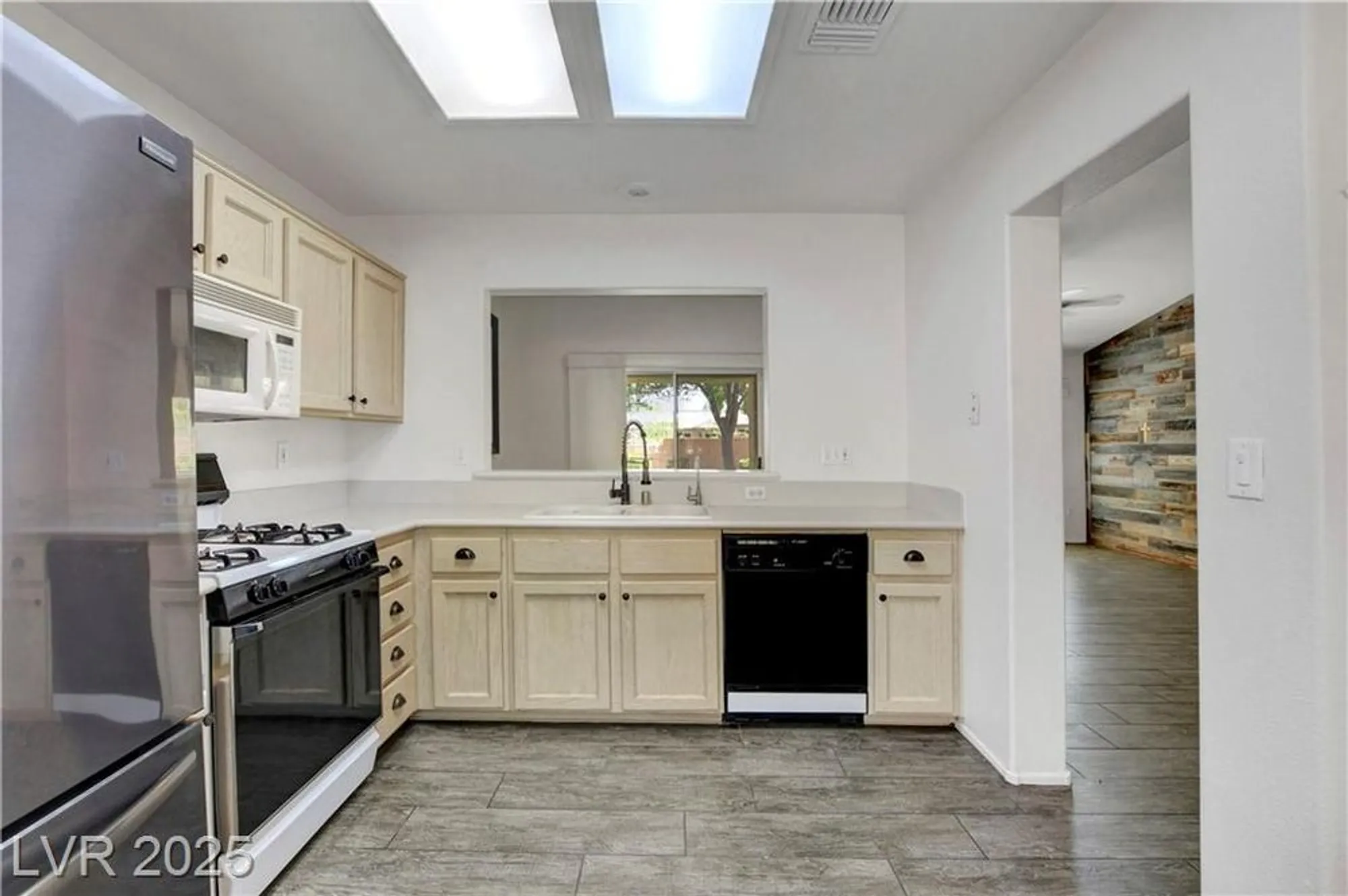 Property Slideshow image 29 of 58 | 9929 hemet dr, Las Vegas, NV, 89134