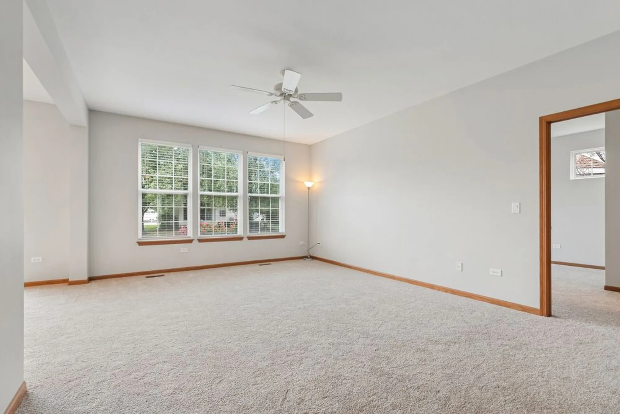 Property Slideshow image 4 of 19 | 21308 brush lake dr, Crest Hill, IL, 60403