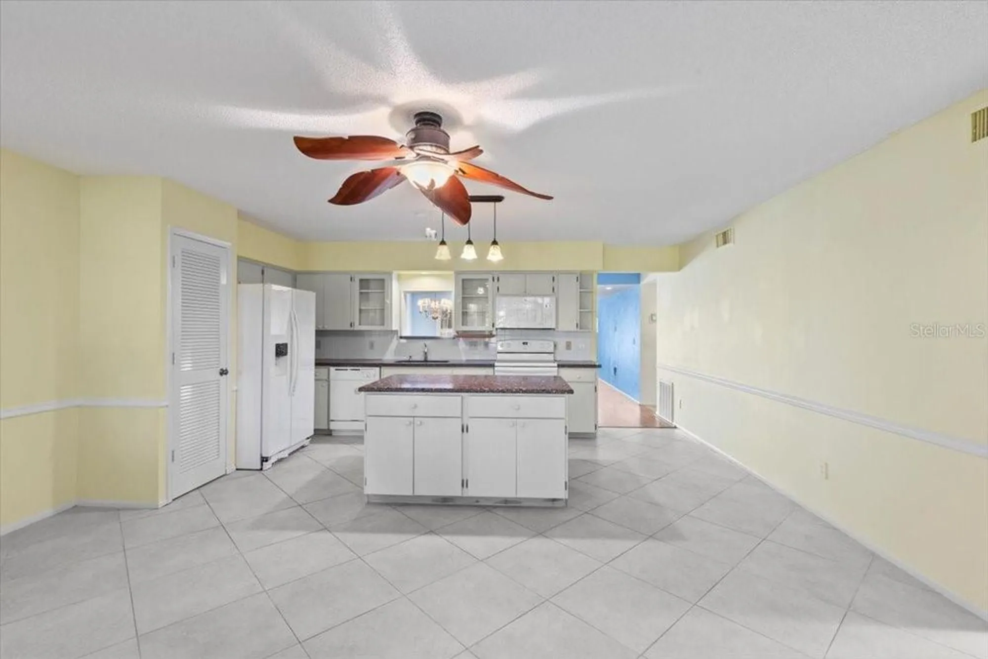 Property Slideshow image 12 of 37 | 2192 swedish dr apt 10, Clearwater, FL, 33763