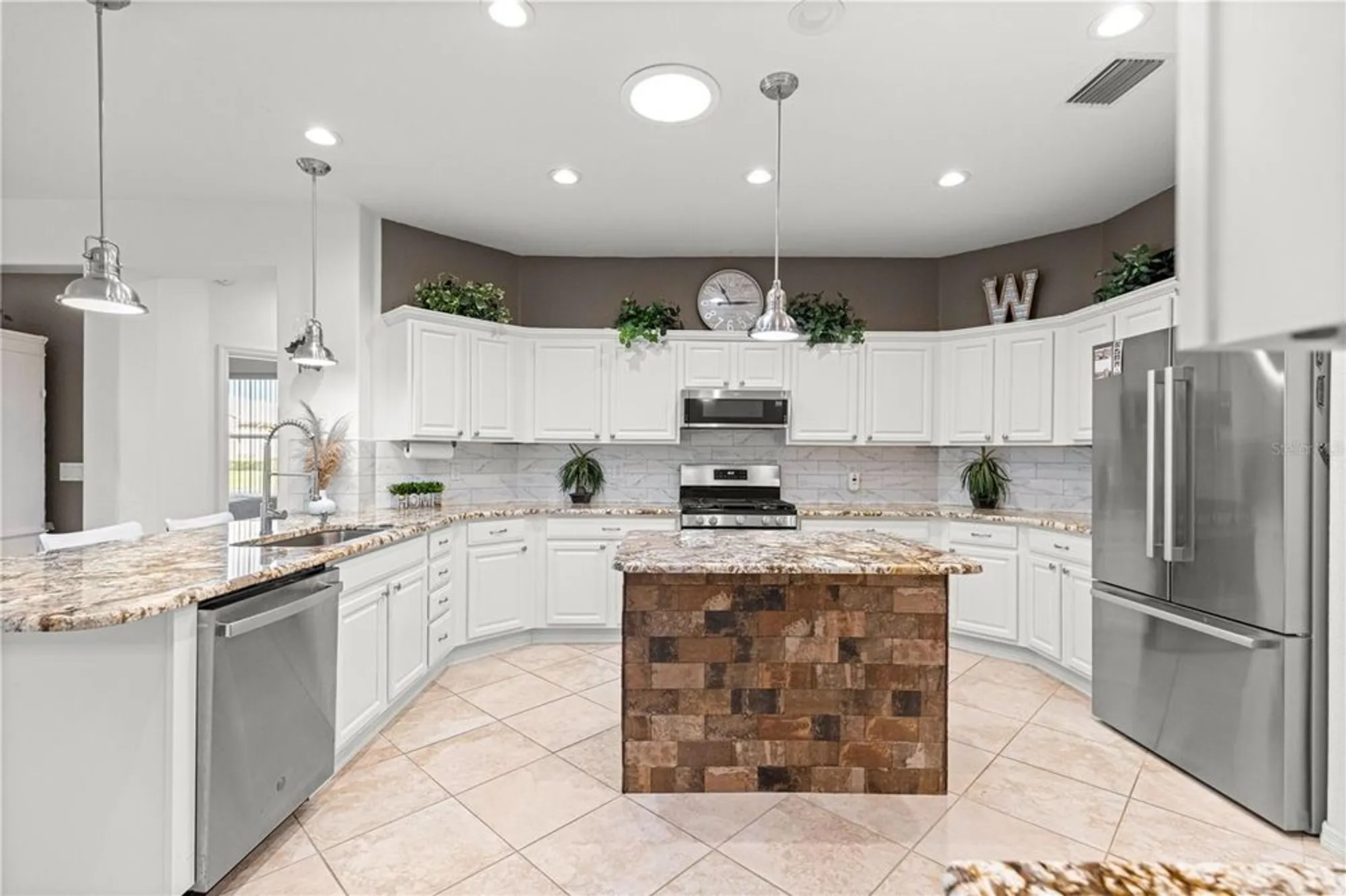 Property Slideshow image 5 of 73 | 13973 se 96th cir, Summerfield, FL, 34491