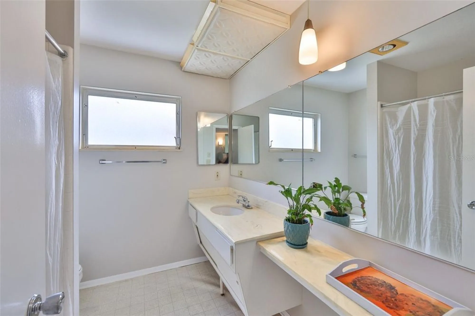 Property Slideshow image 23 of 41 | 823 fox hills dr, Sun City Center, FL, 33573