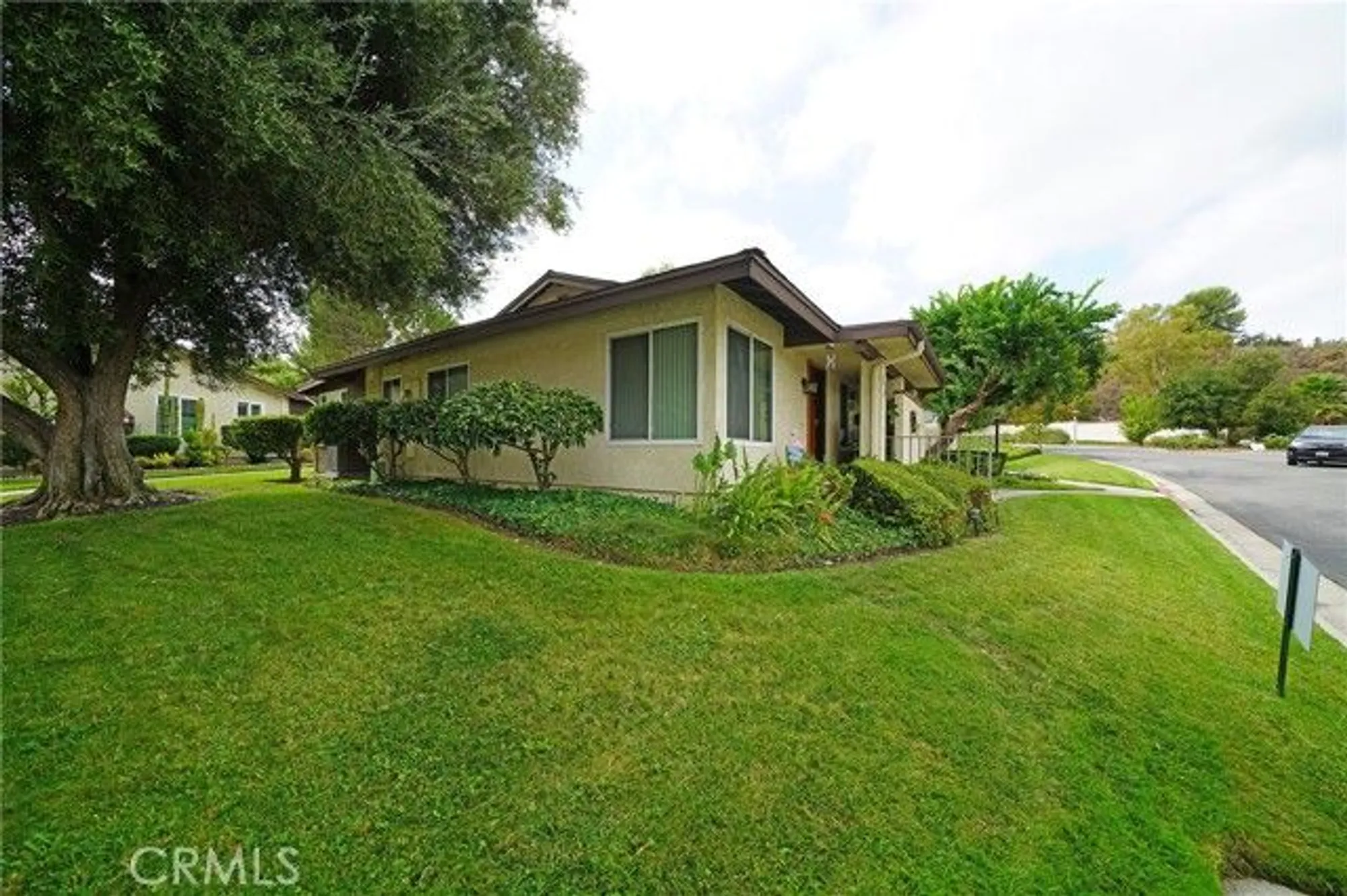 Property Slideshow image 4 of 18 | 26360 oakspur dr a, Newhall, CA, 91321