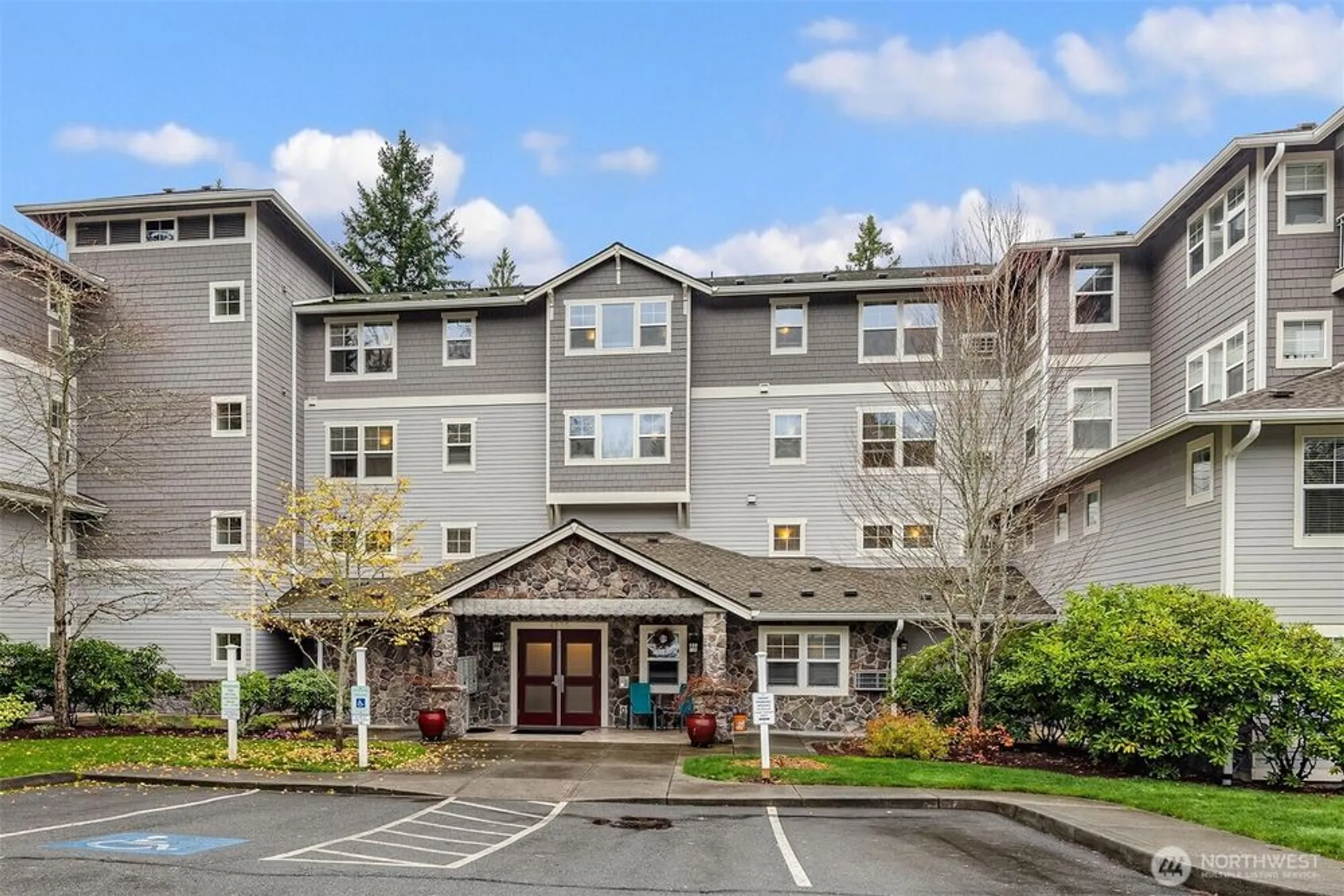 Property Slideshow image 1 of 40 | 4535 providence point pl 103, Issaquah, WA, 98029