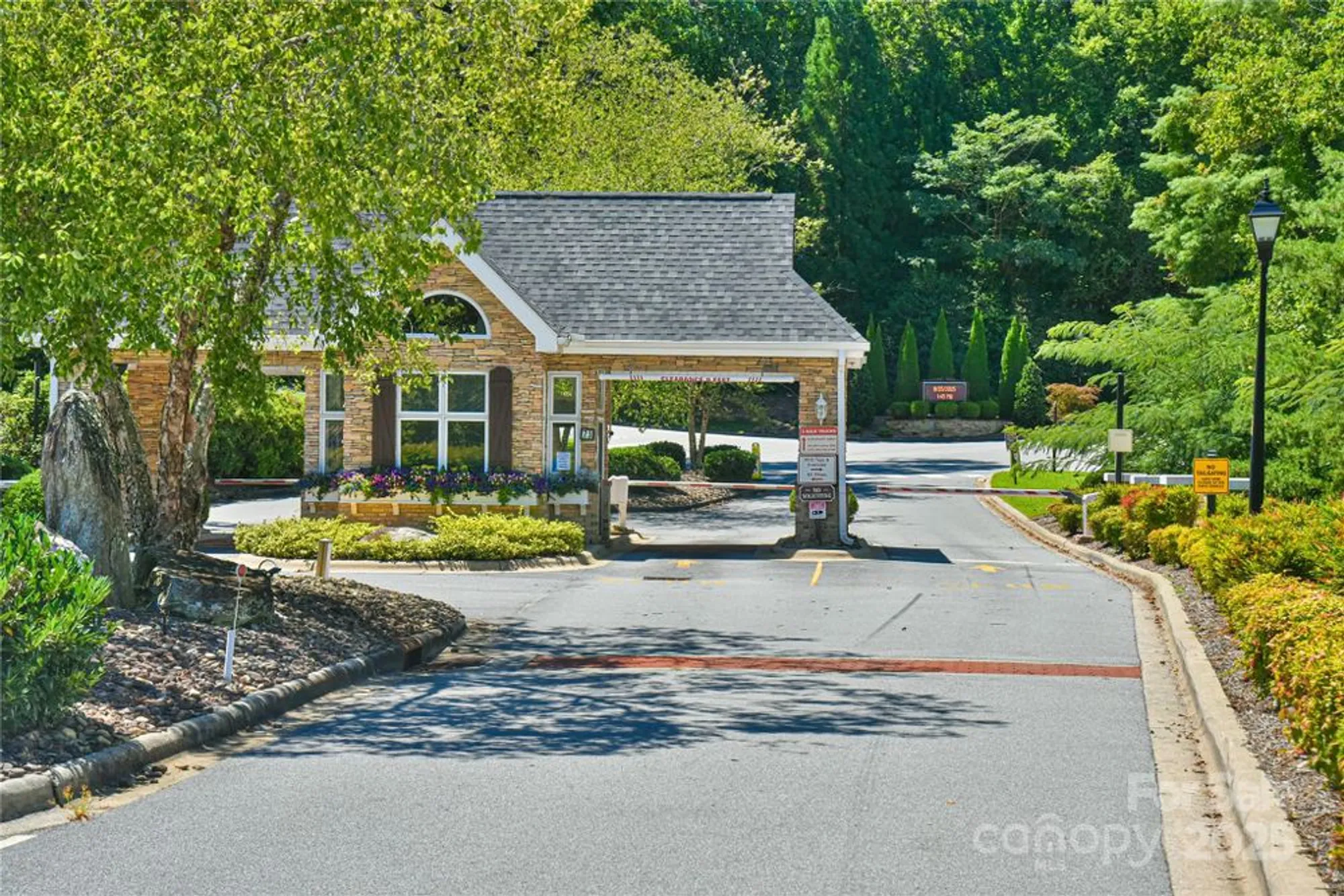 Property Slideshow image 29 of 32 | 34 waterbury ct, Hendersonville, NC, 28791