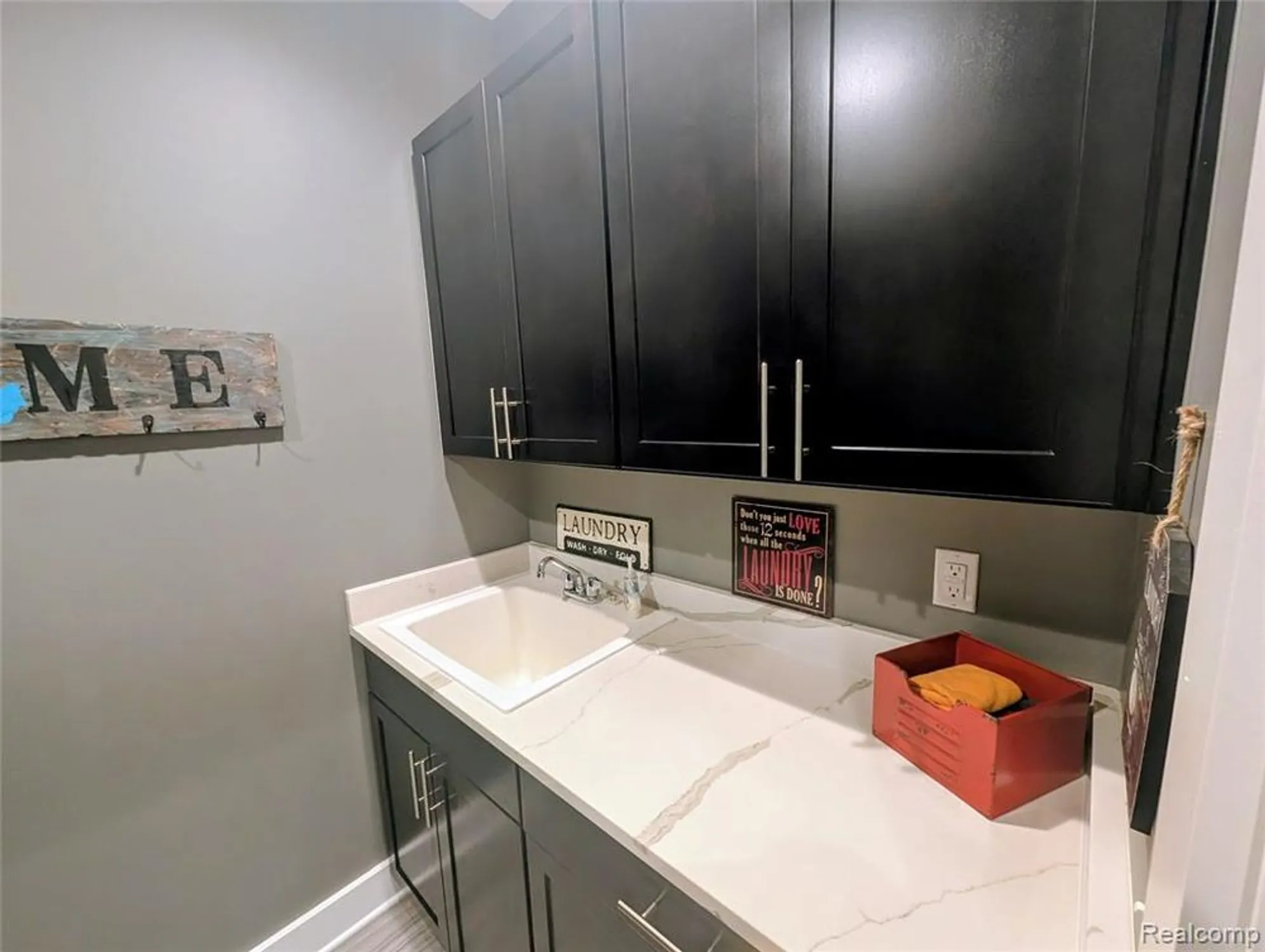 Property Slideshow image 31 of 51 | 27176 walloon way, Brownstown Twp, MI, 48134