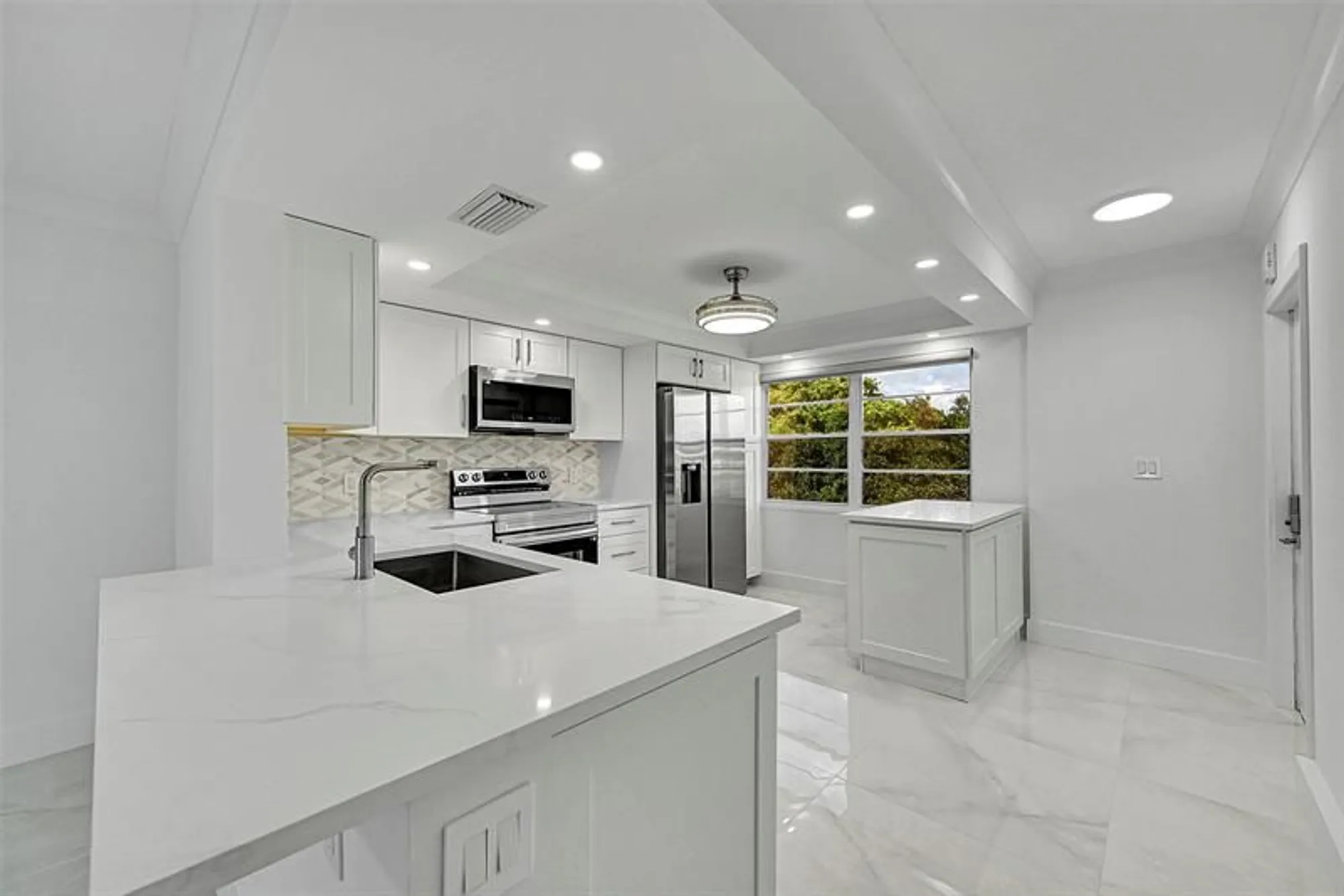 Property Slideshow image 19 of 65 | 2901 victoria cir m4, Coconut Creek, FL, 33066