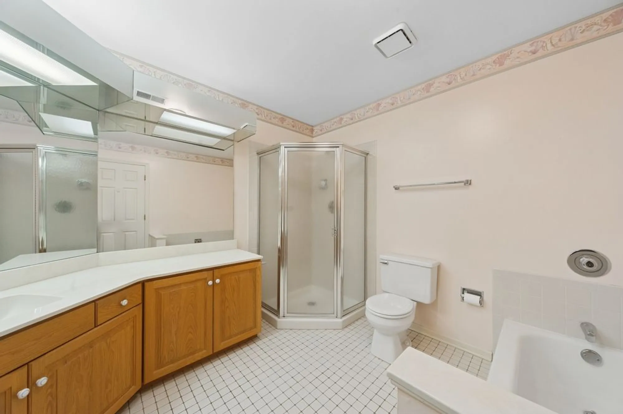 Property Slideshow image 13 of 20 | 501 aberdeen ln c, Prospect Heights, IL, 60070