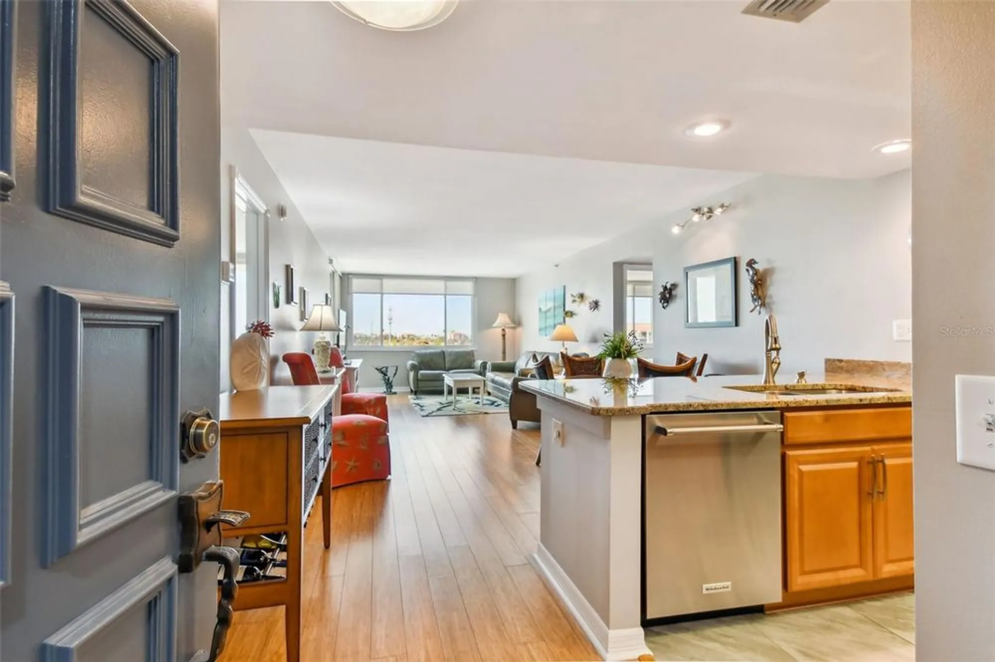 Property Slideshow image 4 of 70 | 6372 palma del mar blvd s apt 605, St Petersburg, FL, 33715