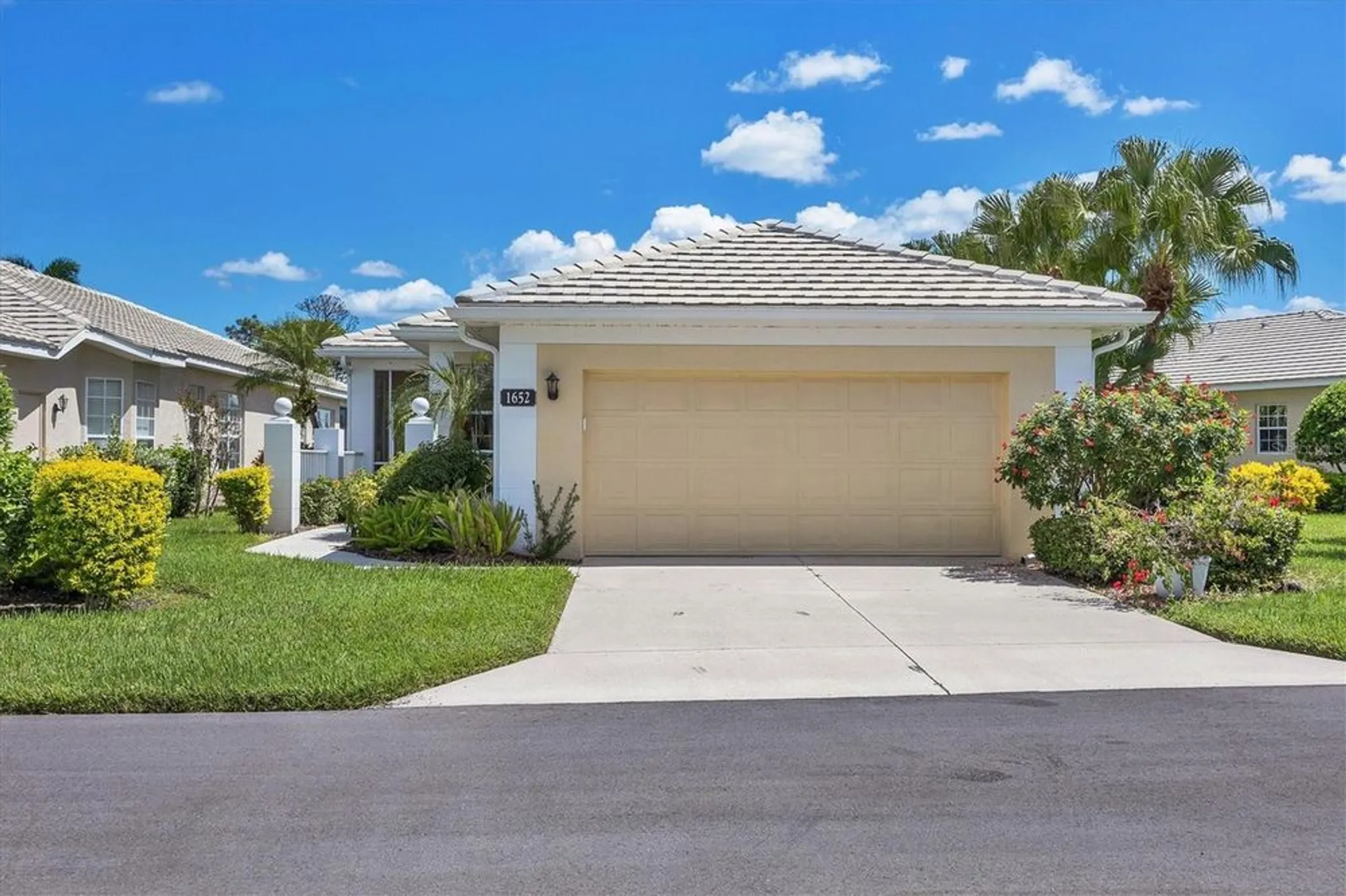 Property Slideshow image 1 of 42 | 1652 monarch dr # 1652, Venice, FL, 34293