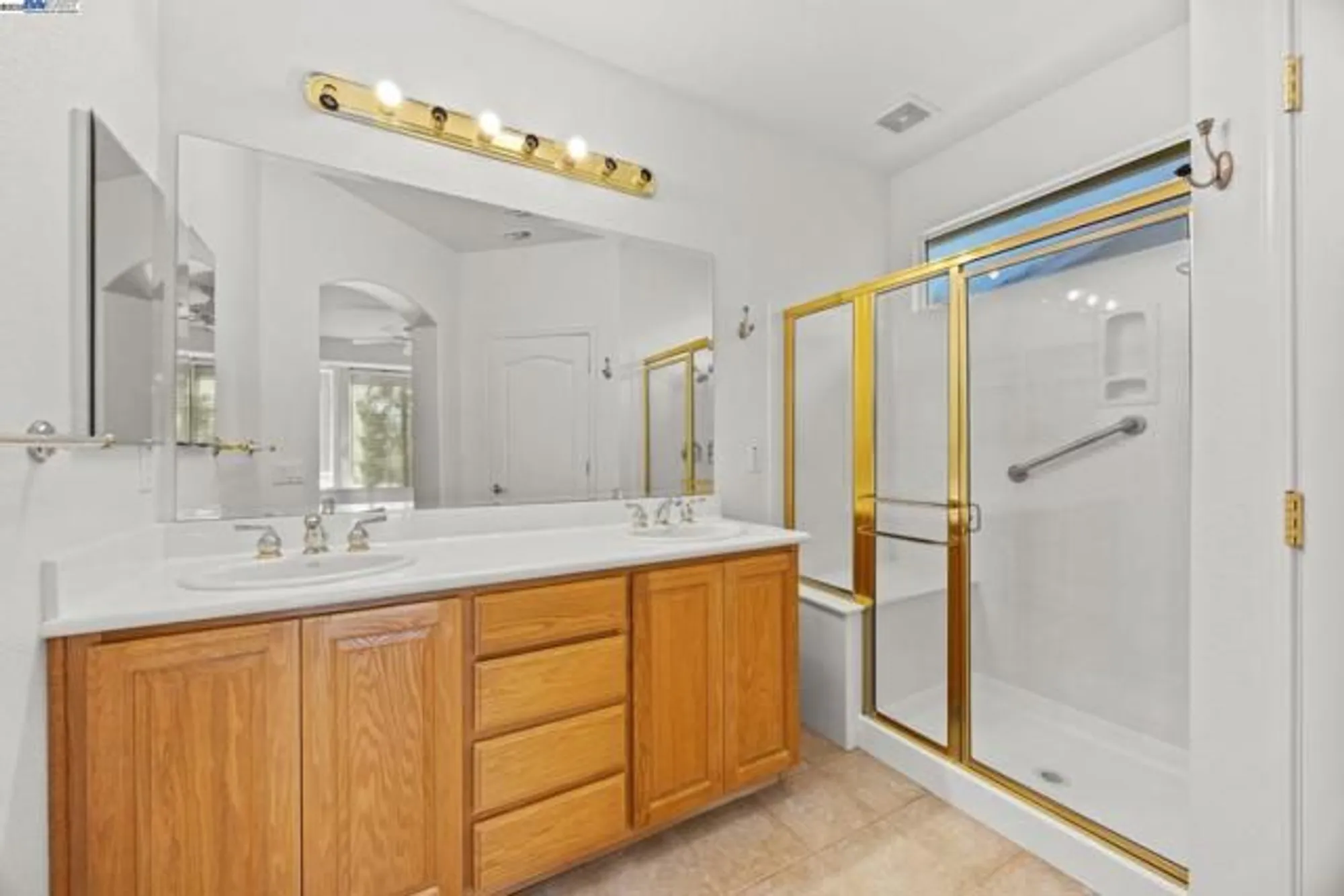 Property Slideshow image 23 of 36 | 993 centennial dr, Brentwood, CA, 94513