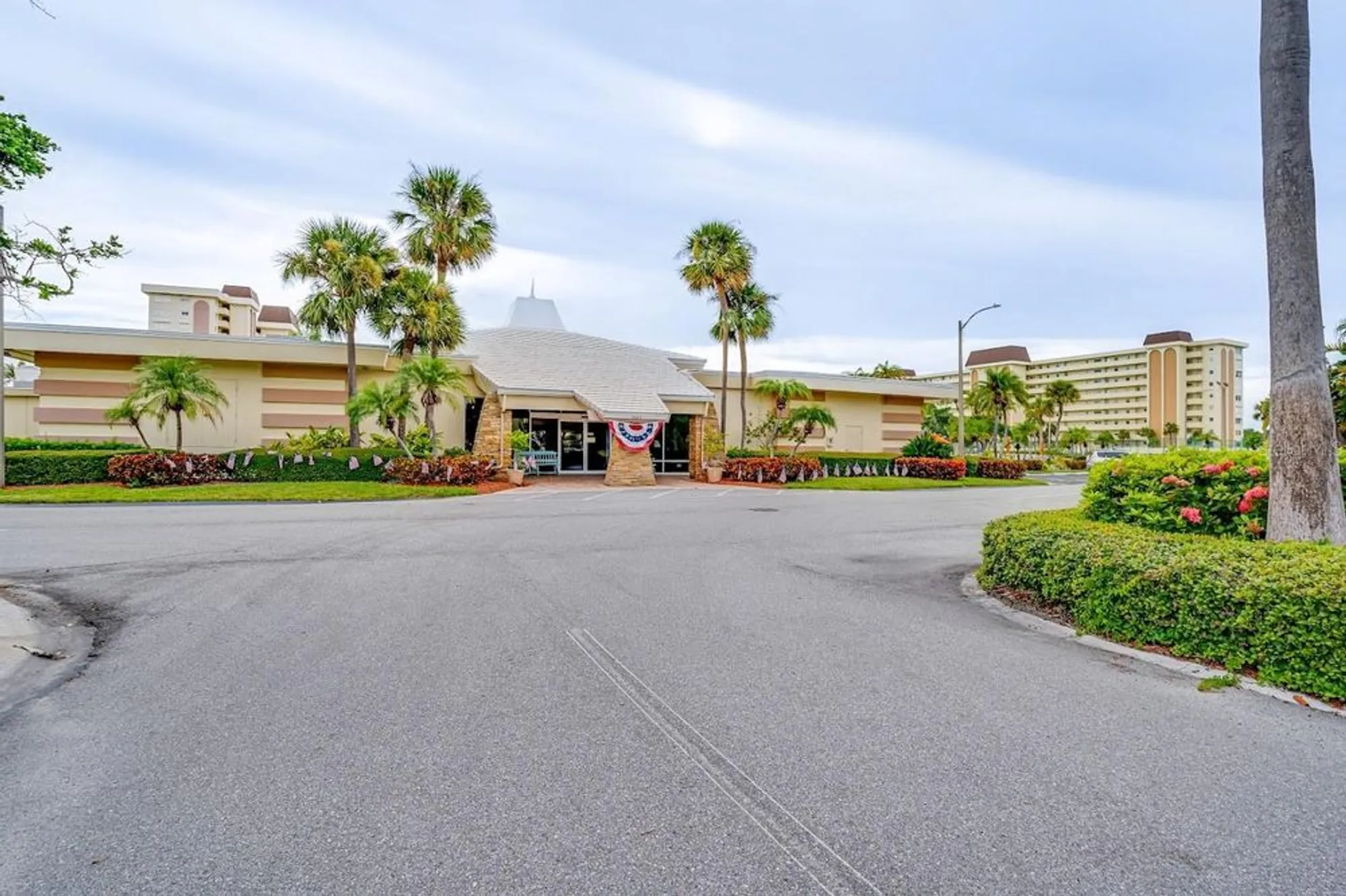 Property Slideshow image 17 of 23 | 4750 cove cir apt 706, Saint Petersburg, FL, 33708