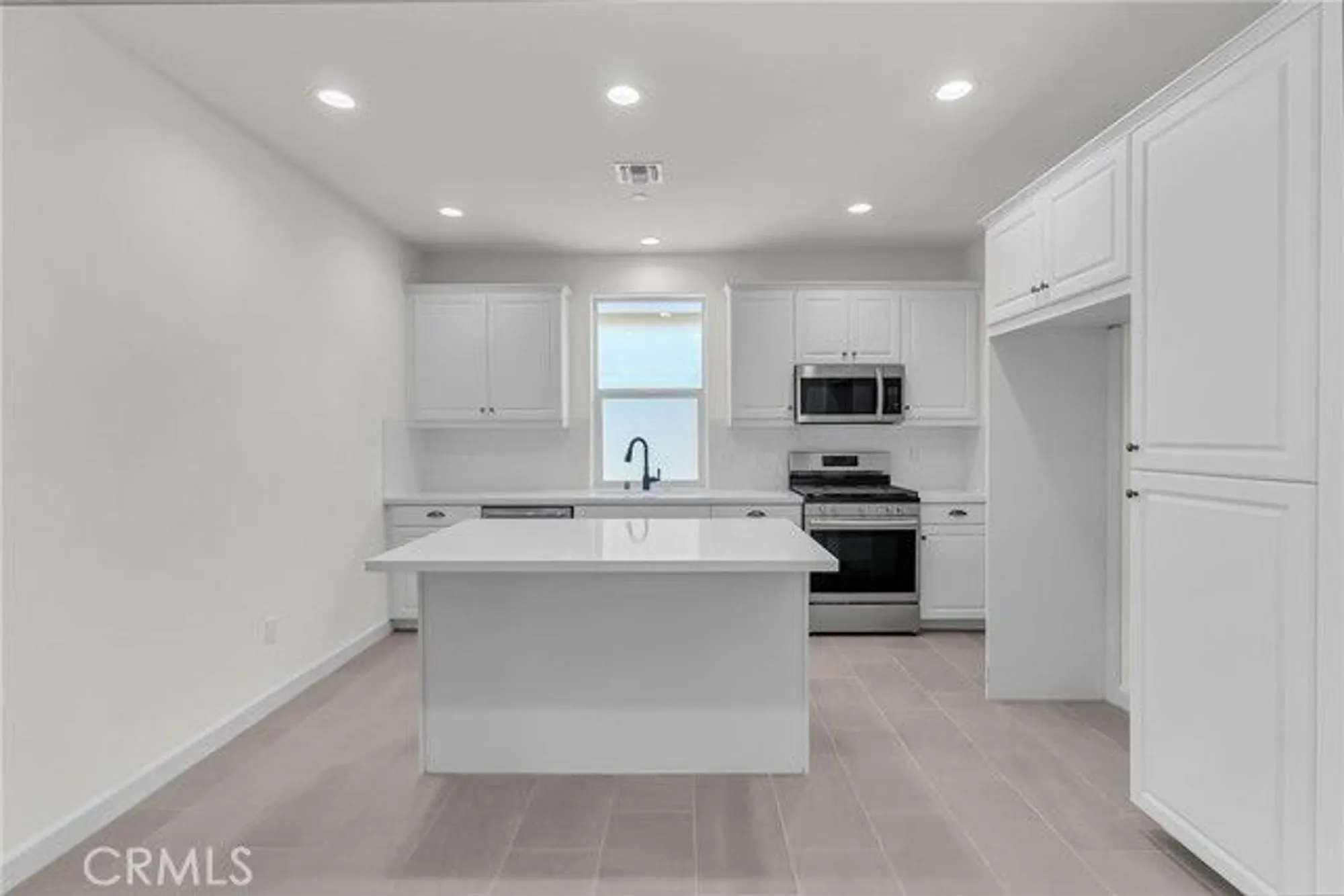 Property Slideshow image 7 of 35 | 7420 desert sky dr, Yucca Valley, CA, 92284