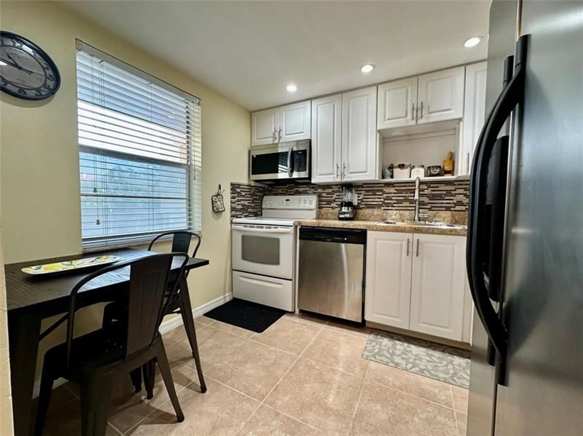 Property Slideshow image 6 of 17 | 1015 country club dr 307, Margate, FL, 33063