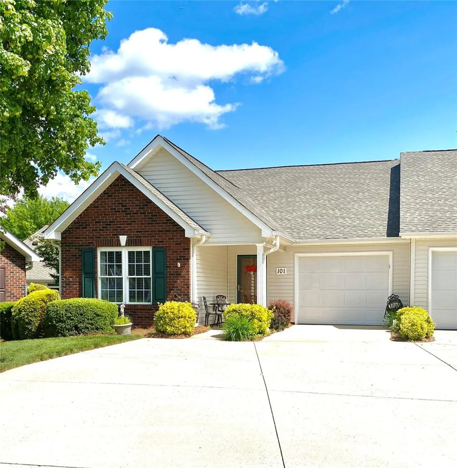 Property Slideshow image 1 of 43 | 101 keswick ln, Mooresville, NC, 28117