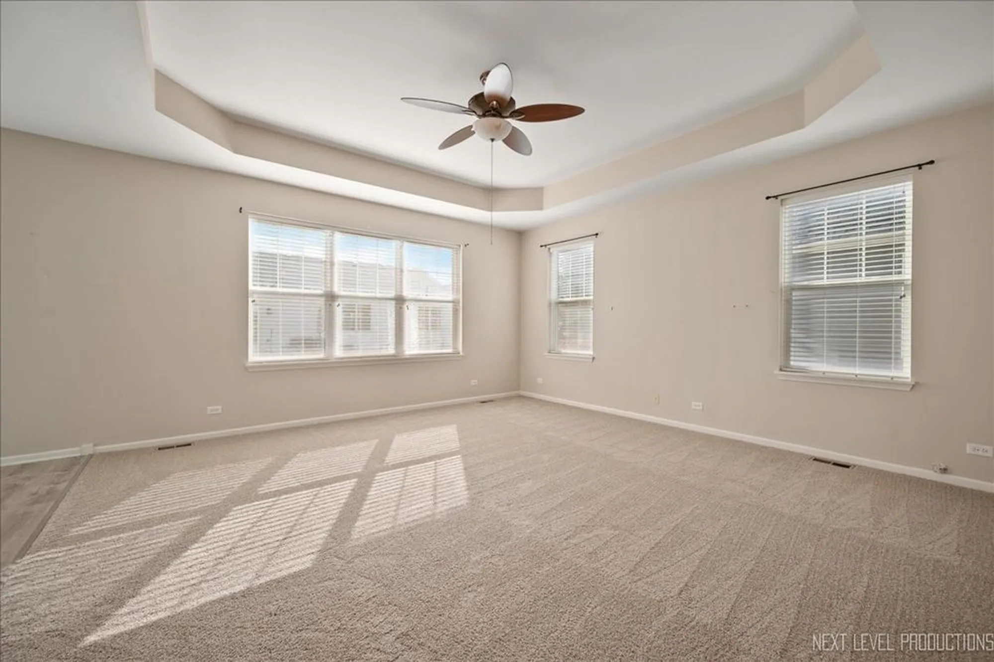Property Slideshow image 9 of 29 | 712 bohannon cir, Oswego, IL, 60543