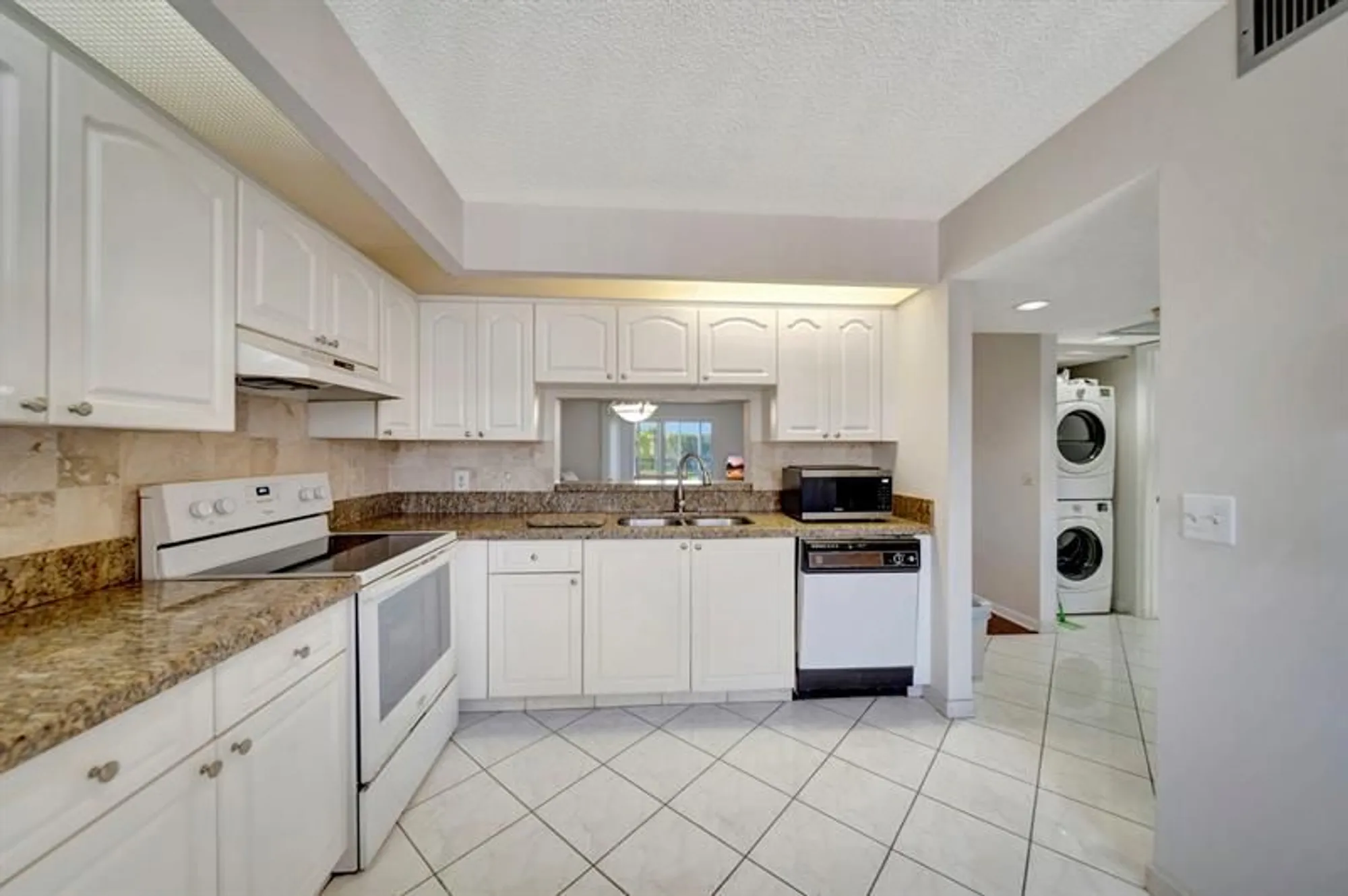 Property Slideshow image 24 of 54 | 900 sw 128th ave, Pembroke Pines, FL, 33027