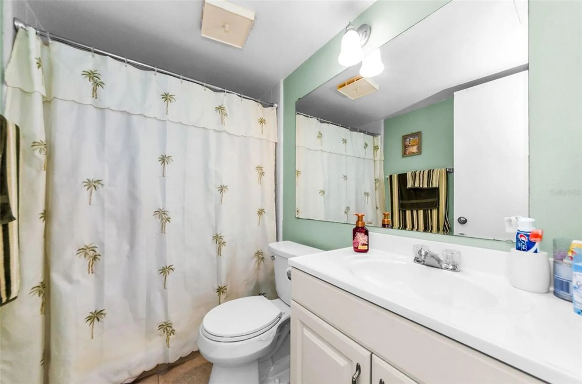 Property Slideshow image 12 of 31 | 2575 pine ridge way e1, Palm Harbor, FL, 34684