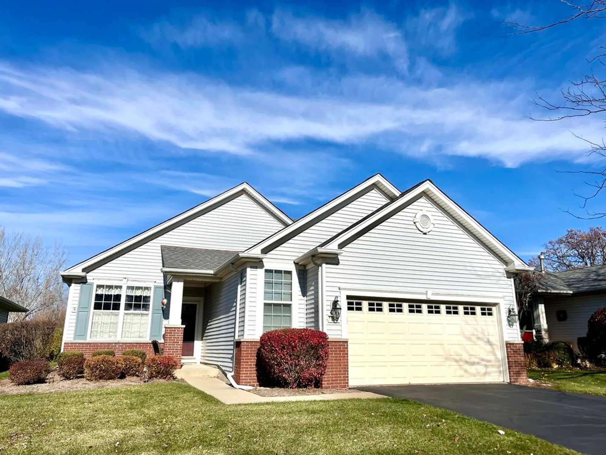 Property Slideshow image 1 of 36 | 12620 oak grove dr, Huntley, IL, 60142