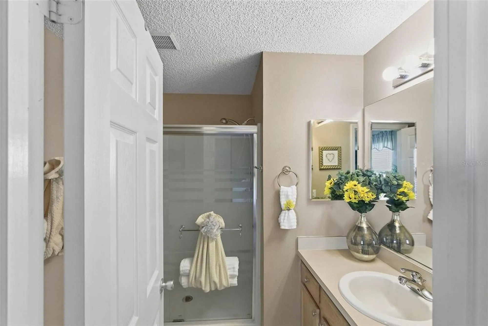 Property Slideshow image 16 of 26 | 2671 collington dr, The Villages, FL, 32162