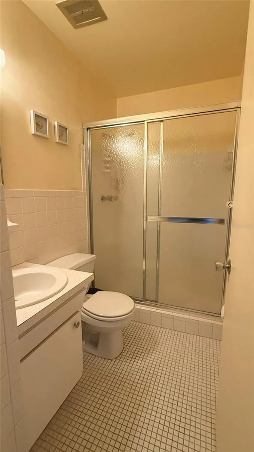 Property Slideshow image 18 of 33 | 2460 canadian way 48, Clearwater, FL, 33763