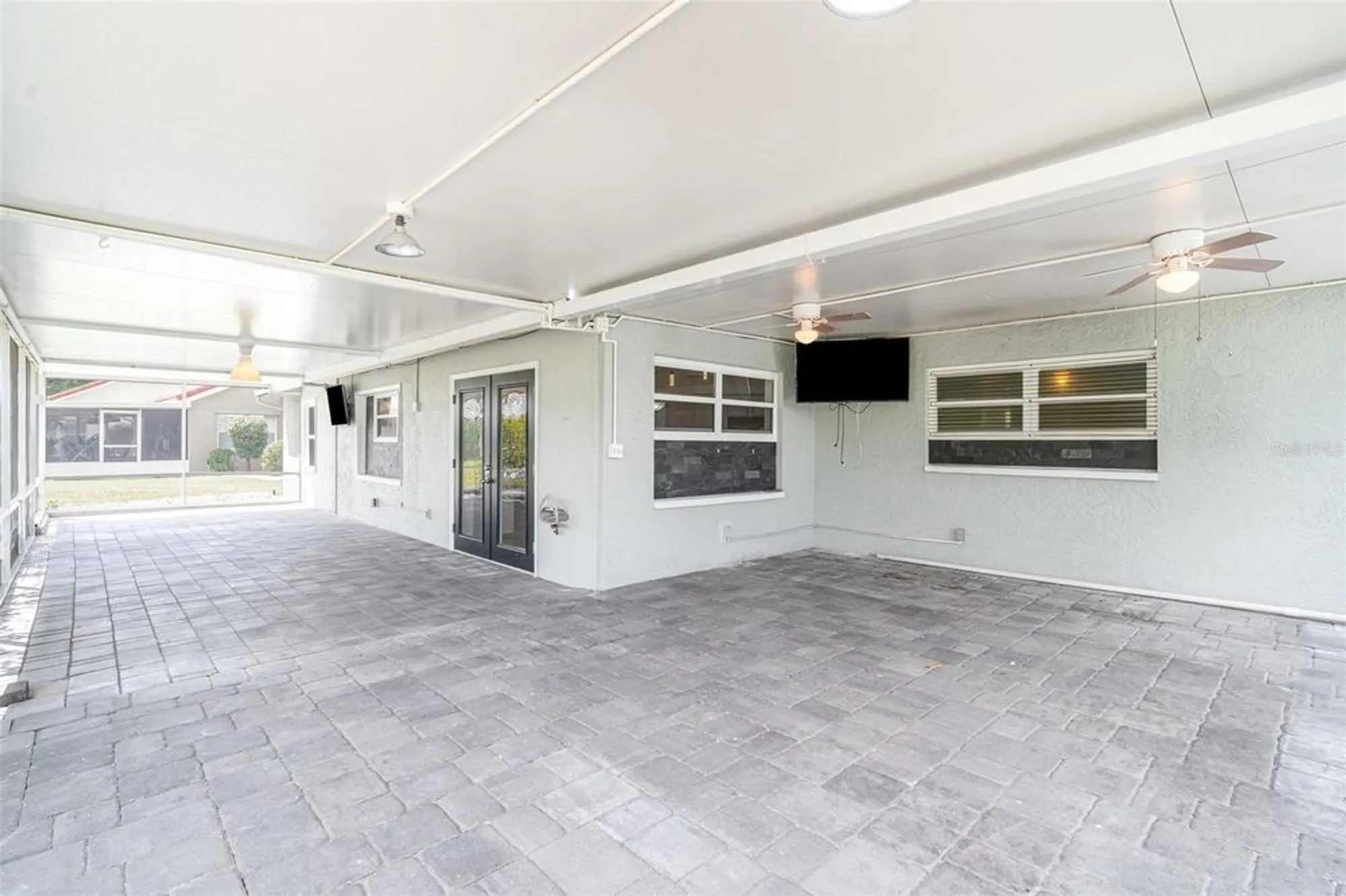 Property Slideshow image 28 of 31 | 2048 berry roberts dr, Sun City Center, FL, 33573