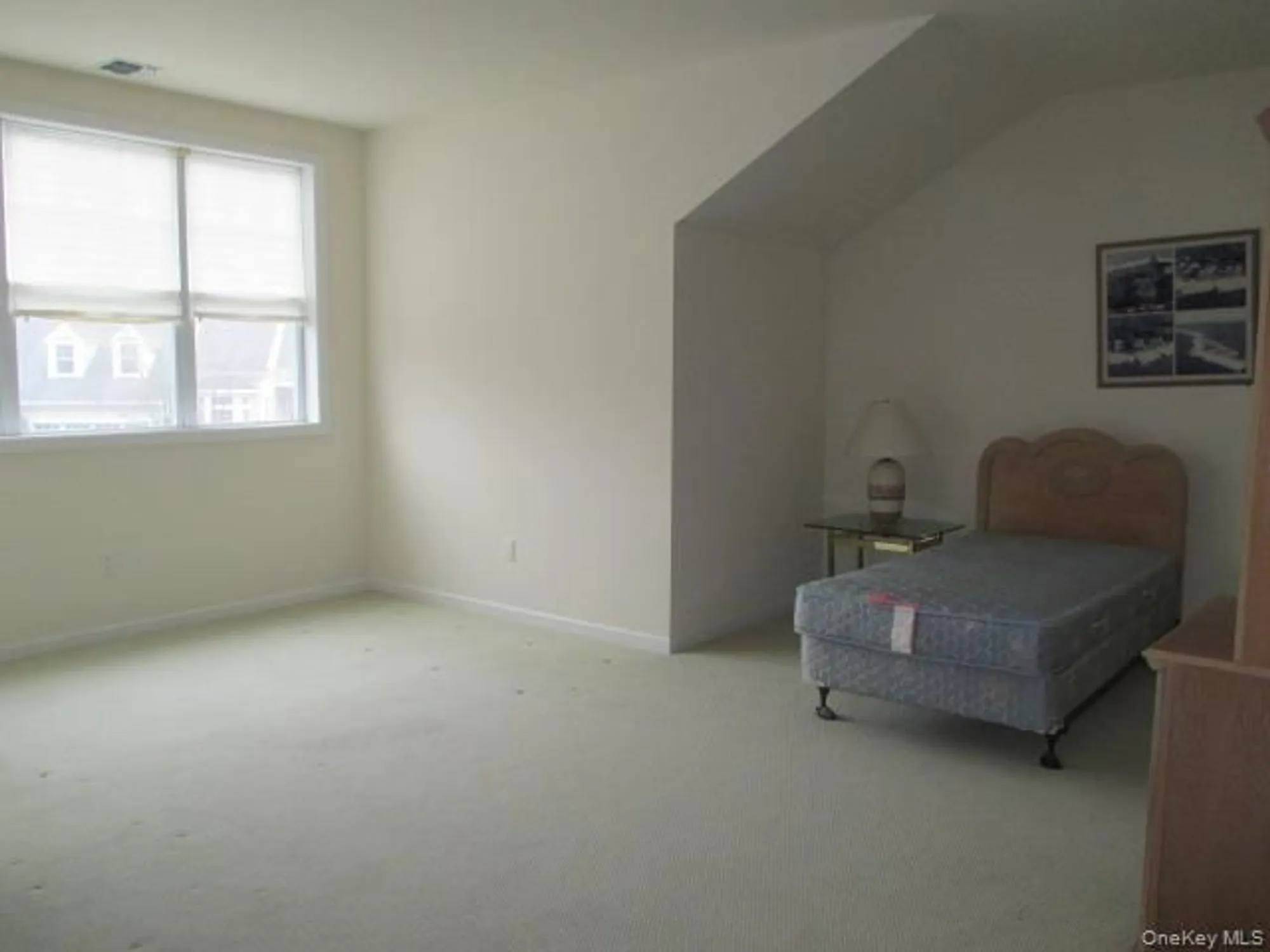 Property Slideshow image 14 of 20 | 177 melody ct, Eastport, NY, 11941