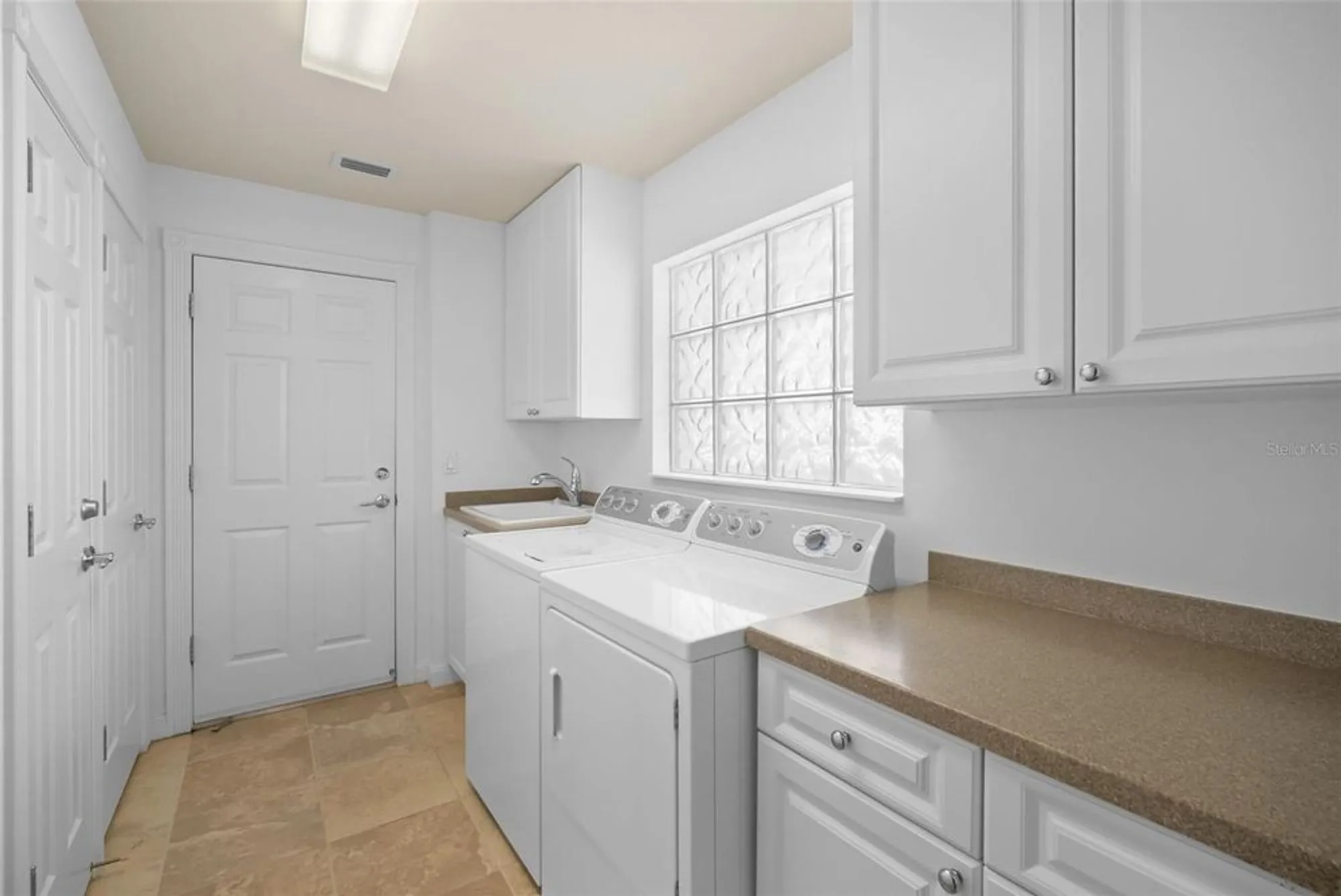 Property Slideshow image 11 of 30 | 11624 garessio ln, Sarasota, FL, 34238