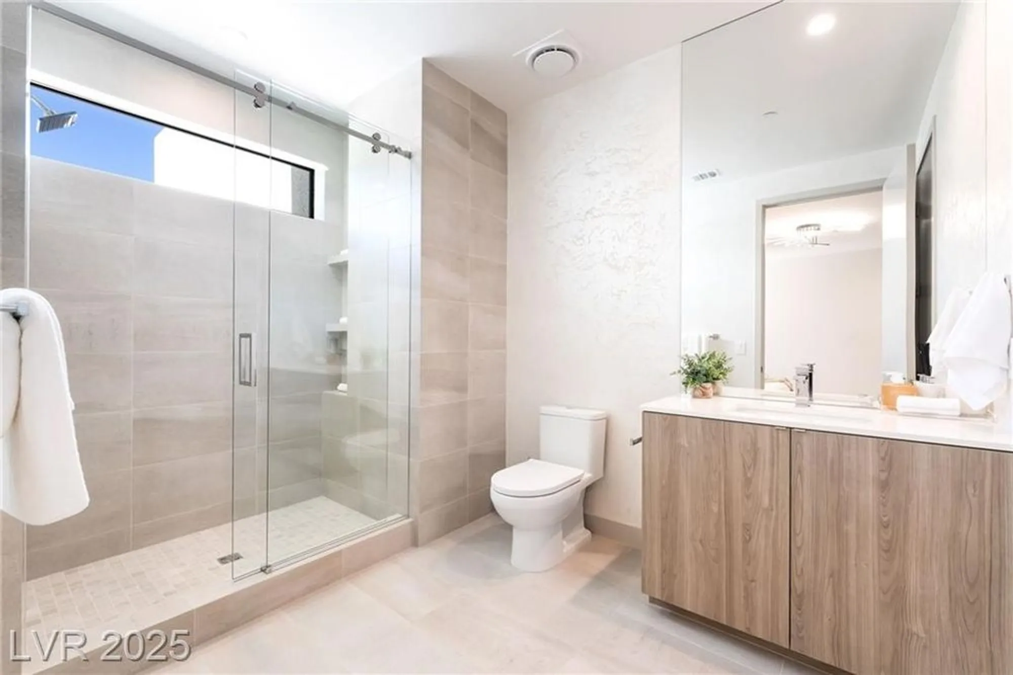 Property Slideshow image 39 of 67 | 33 falling ridge ln, Henderson, NV, 89011