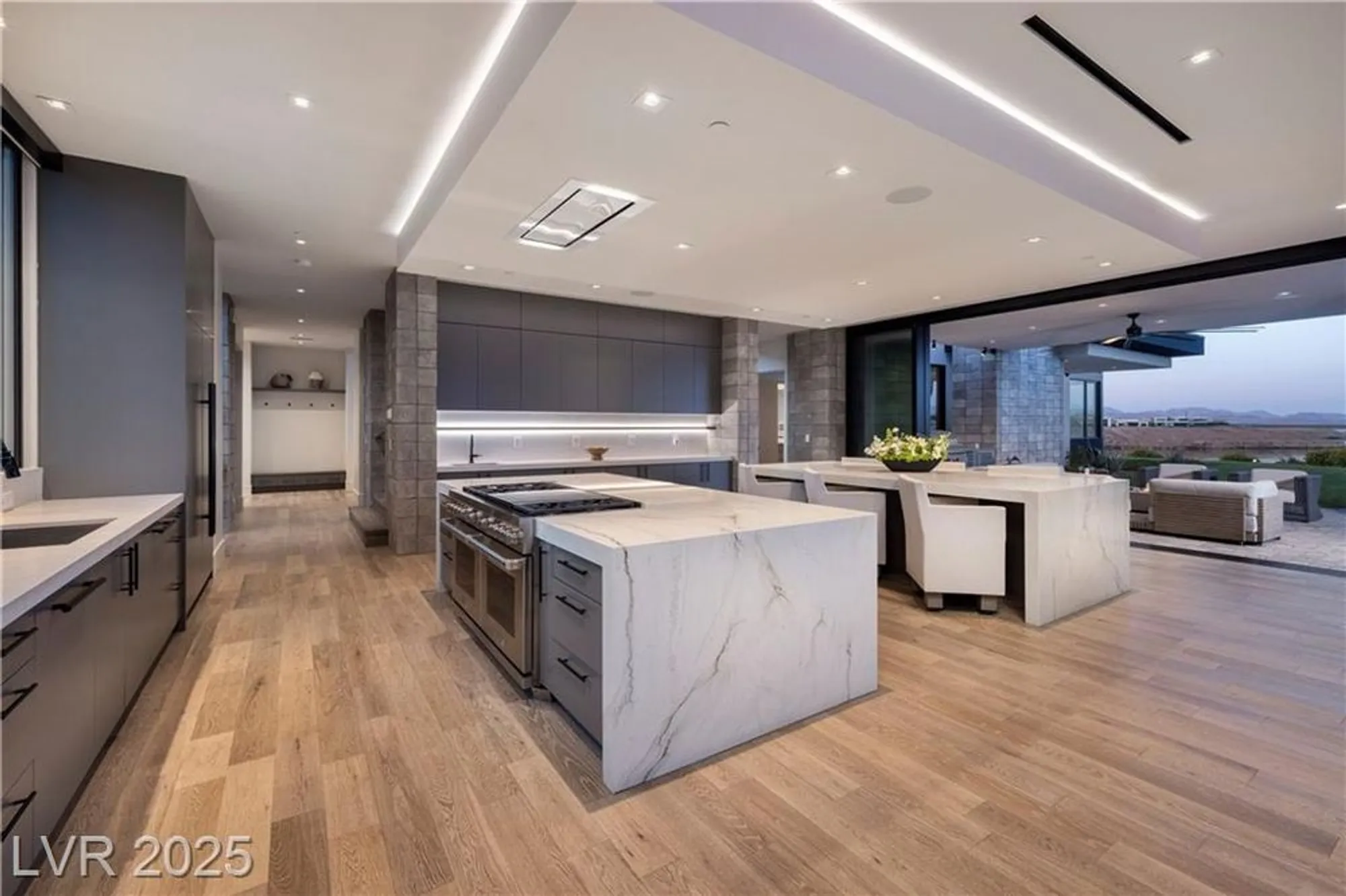 Property Slideshow image 3 of 32 | 10 sunrise beach cir, Henderson, NV, 89011