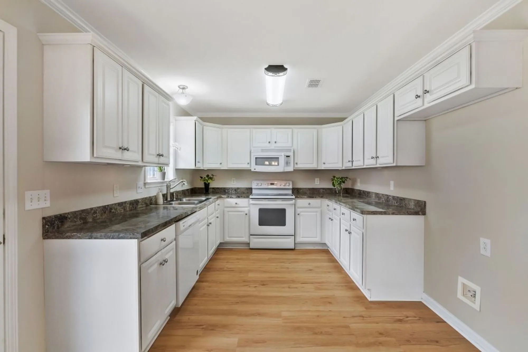 Property Slideshow image 10 of 28 | 702 forest glen cir, Murfreesboro, TN, 37128