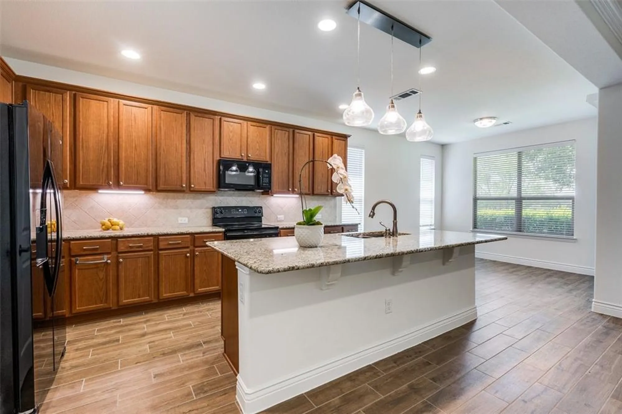 Property Slideshow image 7 of 20 | 10308 claystone dr, Denton, TX, 76207