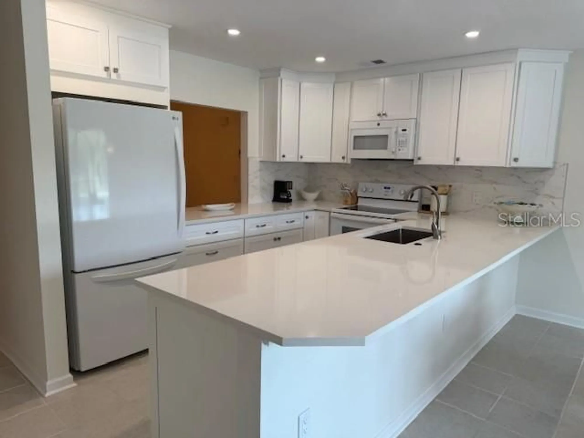 Property Slideshow image 2 of 22 | 6120 country club way 207, Sarasota, FL, 34243