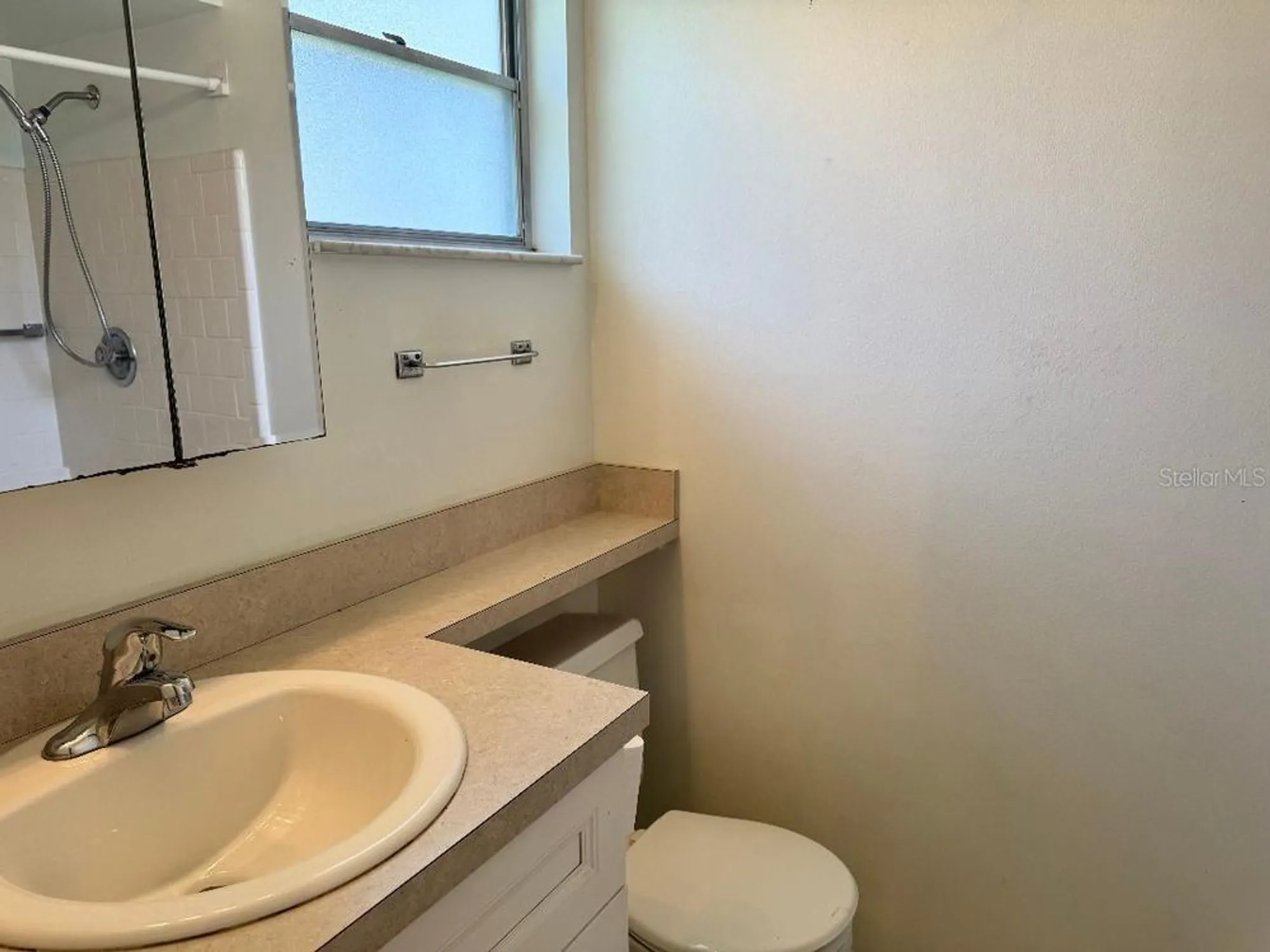 Property Slideshow image 11 of 26 | 5531 riverbluff cir # v9, Sarasota, FL, 34231
