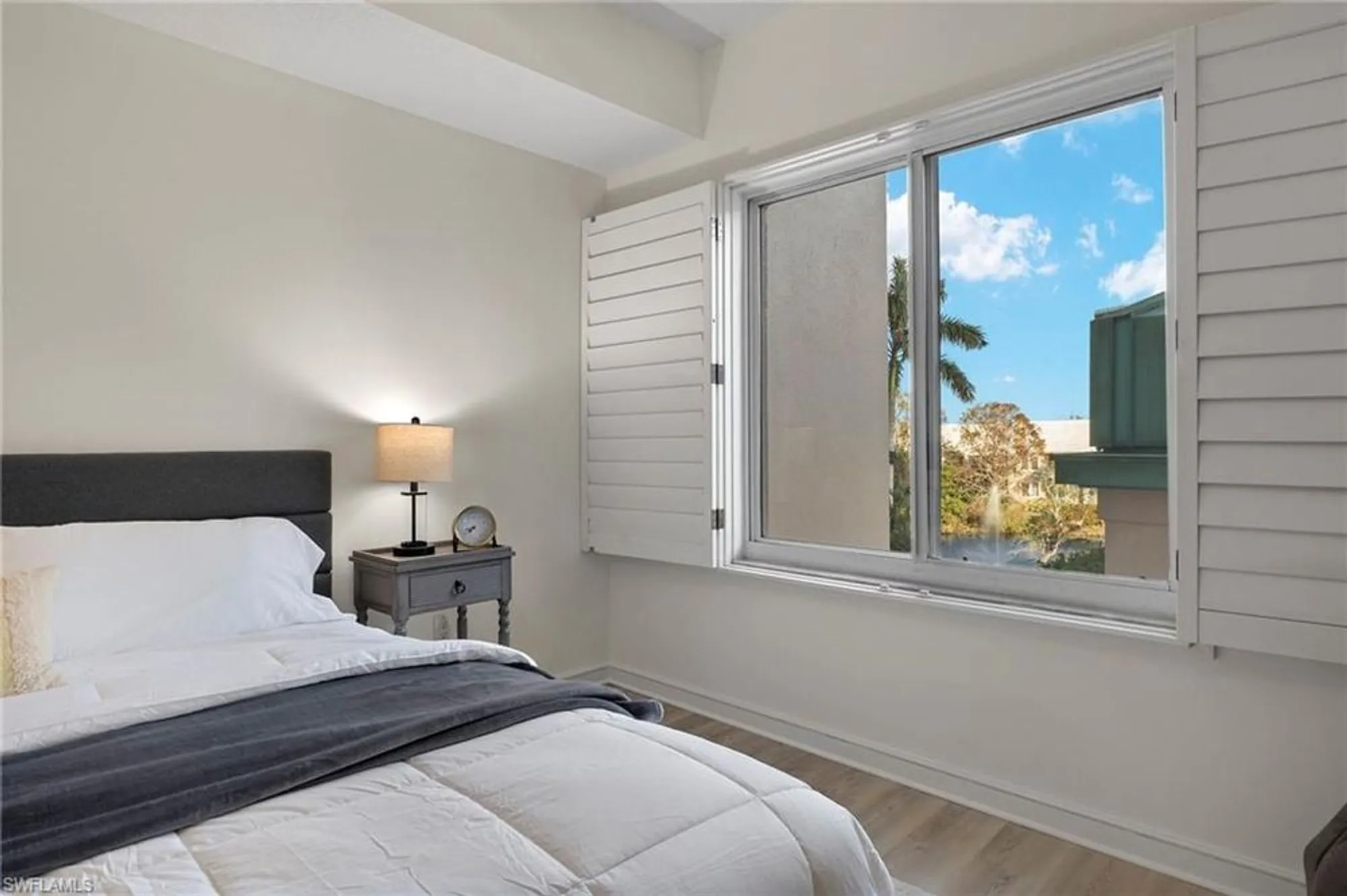 Property Slideshow image 17 of 36 | 100 glenview pl 202, Naples, FL, 34108