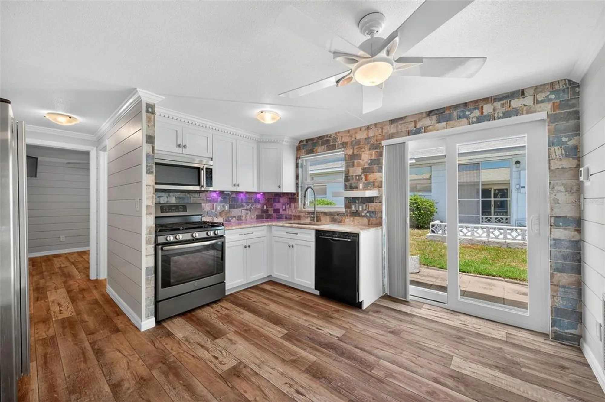 Property Slideshow image 10 of 44 | 12400 park blvd apt 213, Seminole, FL, 33772