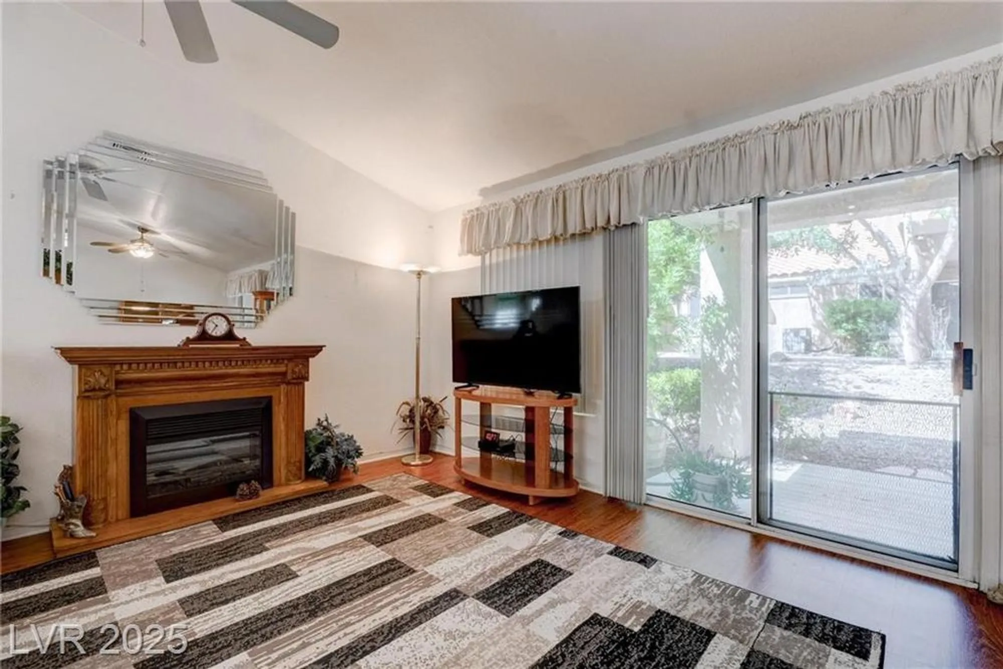 Property Slideshow image 15 of 42 | 2541 desert glen dr, Las Vegas, NV, 89134