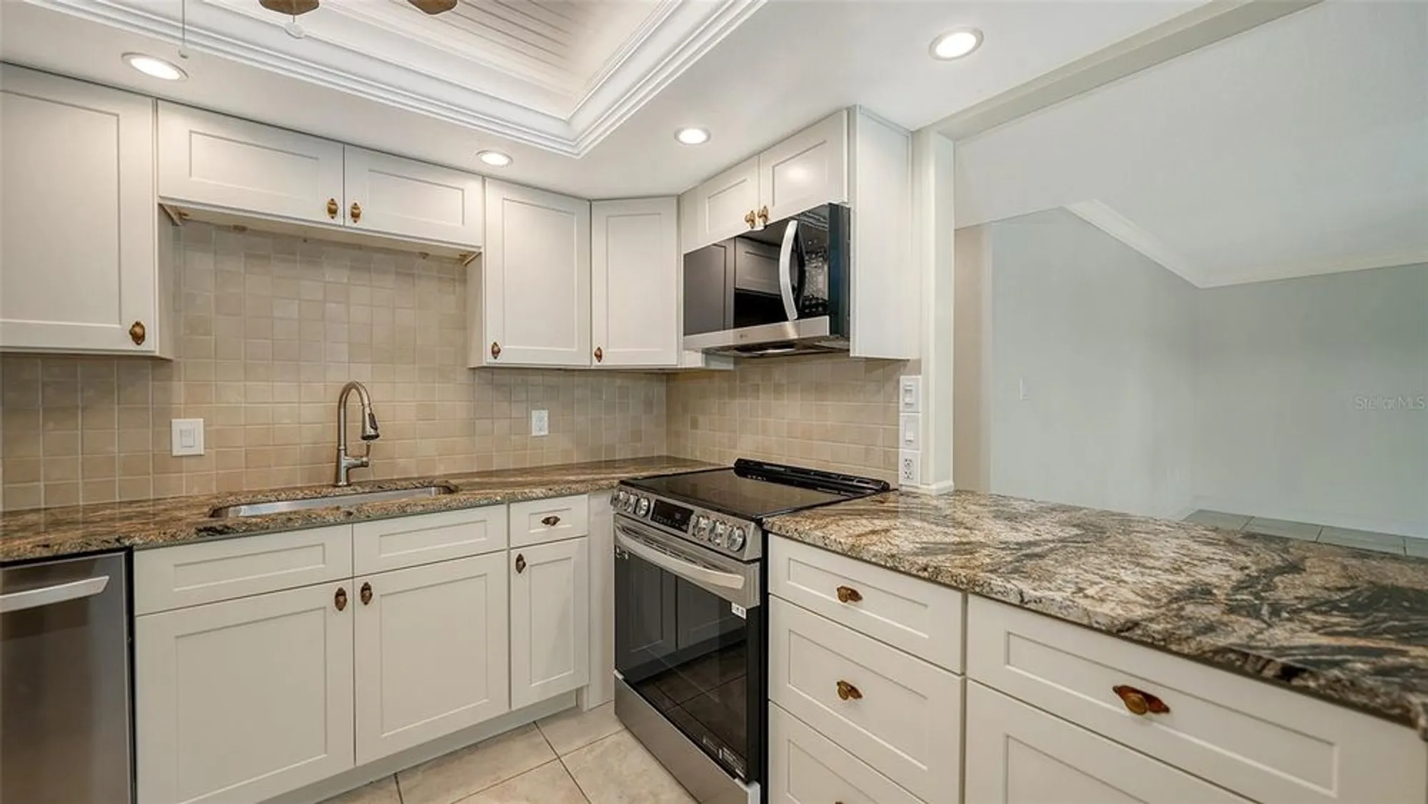 Property Slideshow image 37 of 91 | 225 hourglass way apt 103, Sarasota, FL, 34242