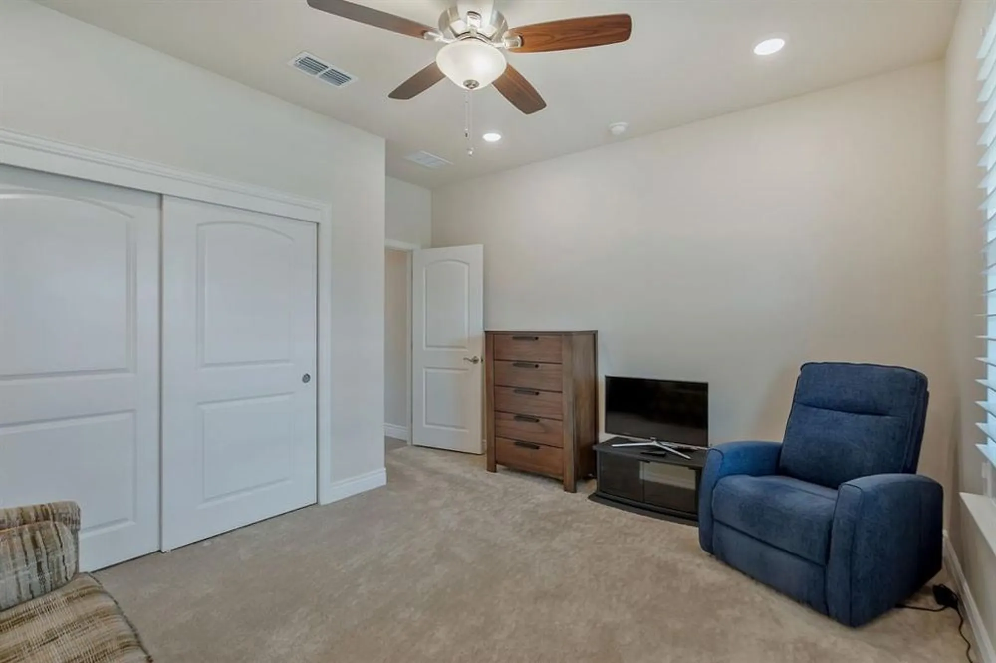 Property Slideshow image 26 of 36 | 11404 iron bark dr, Denton, TX, 76207