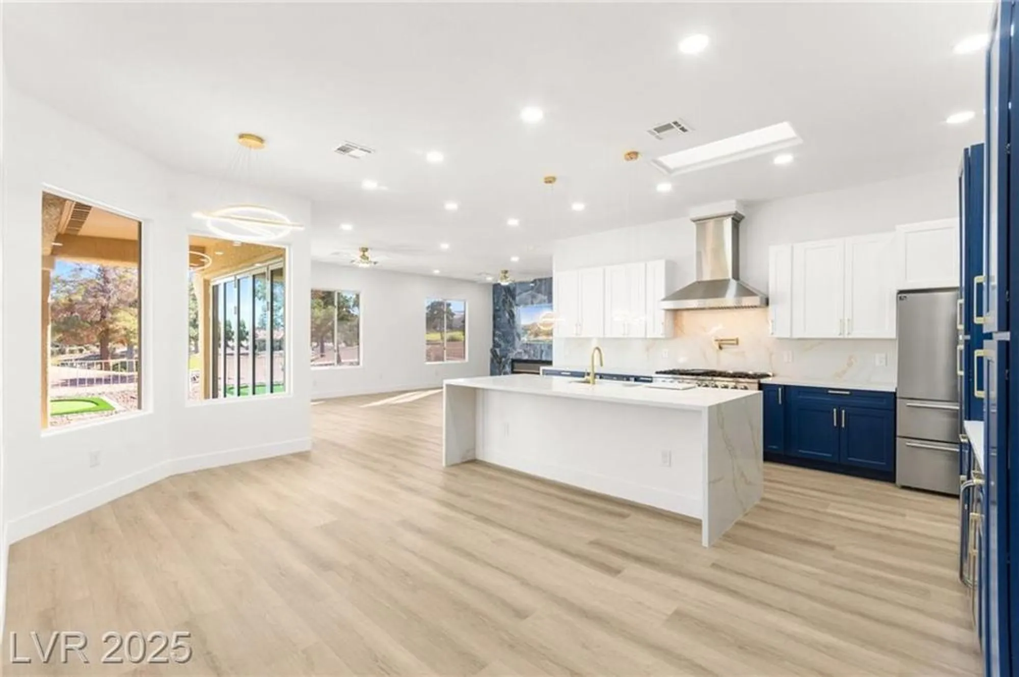 Property Slideshow image 10 of 99 | 3004 darby falls dr, Las Vegas, NV, 89134