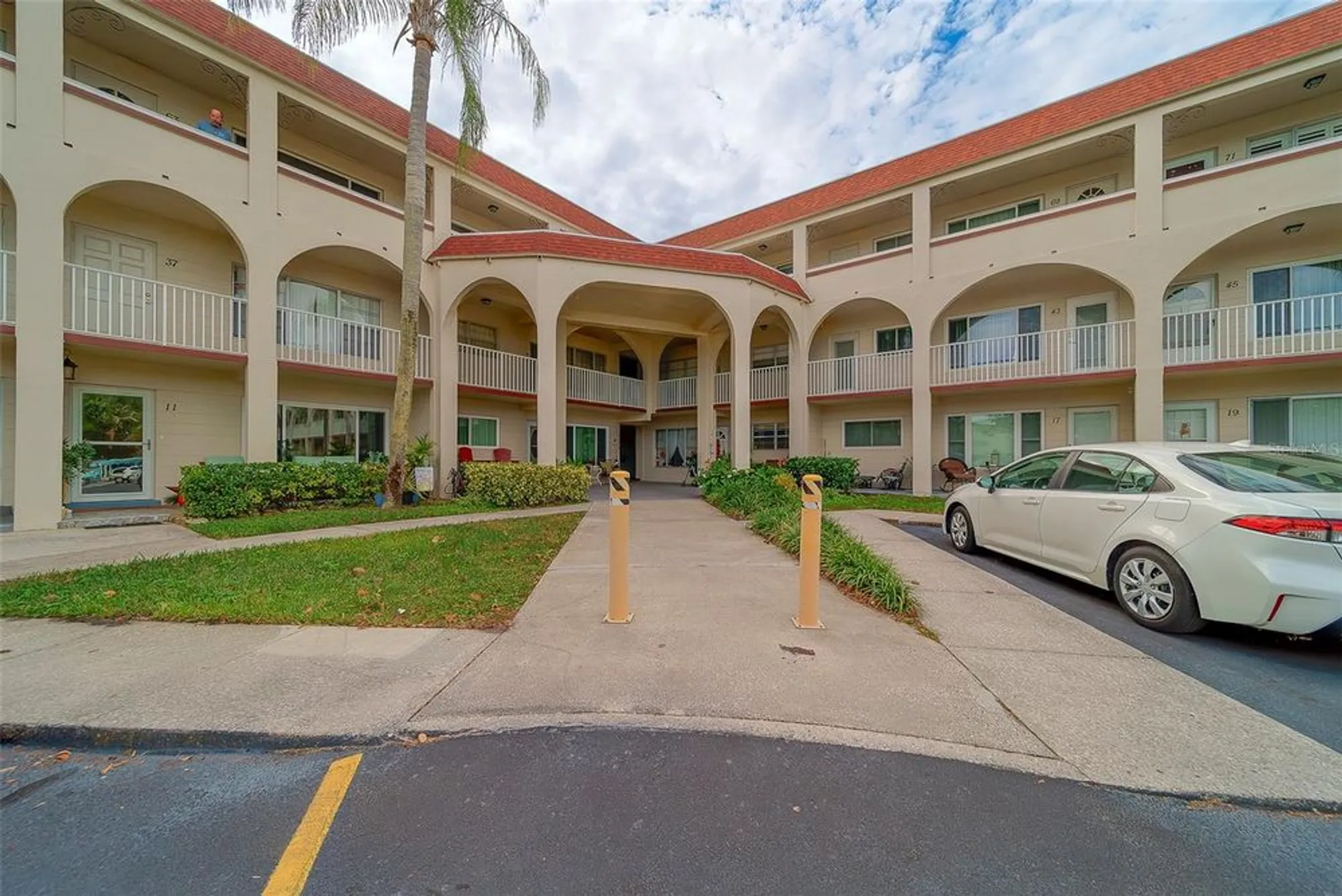 Property Slideshow image 37 of 55 | 2433 brazilia dr apt 5, Clearwater, FL, 33763